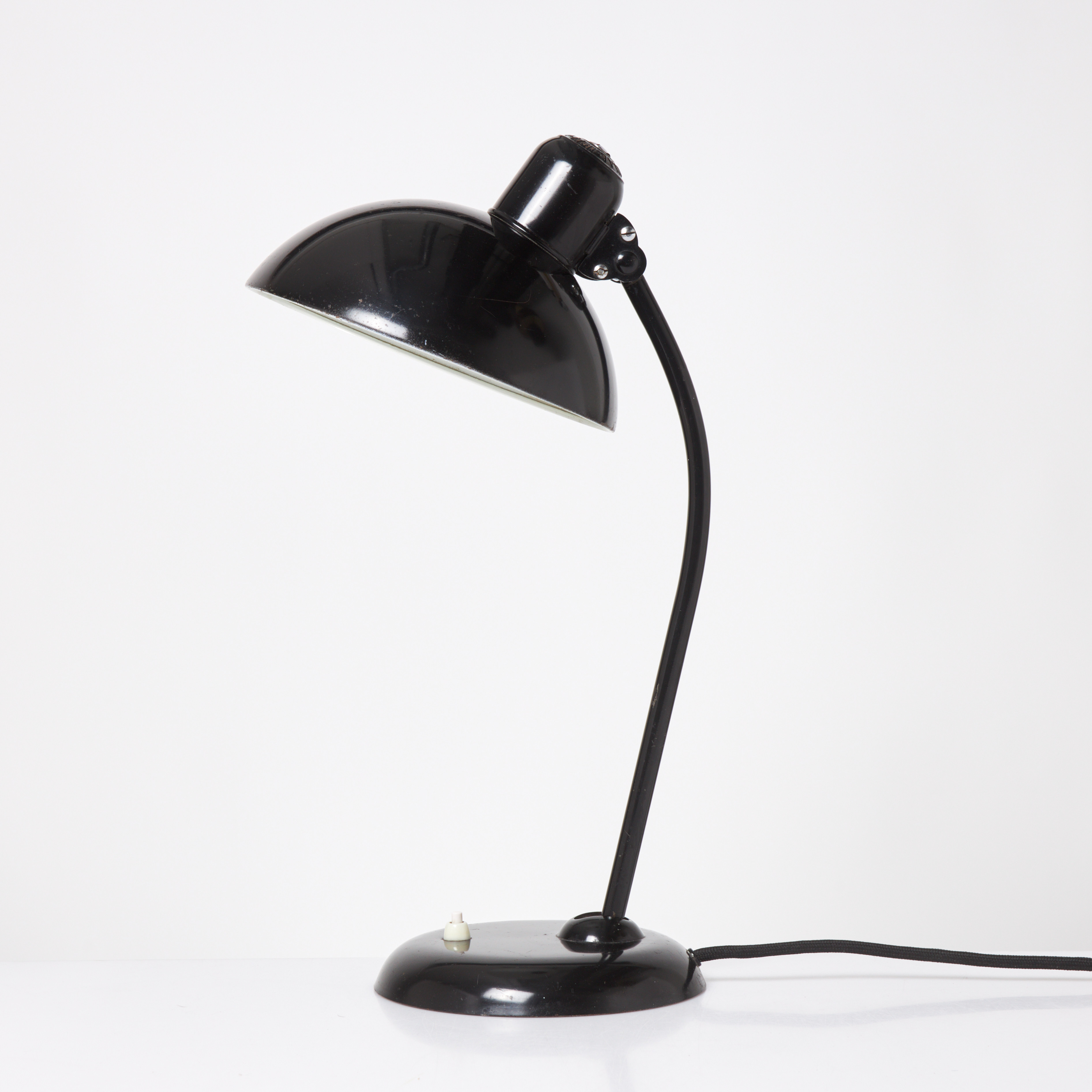 CHRISTIAN DELL. Bordslampa, modell 6551, lackerad metall, märkt, Kaiser Idell.