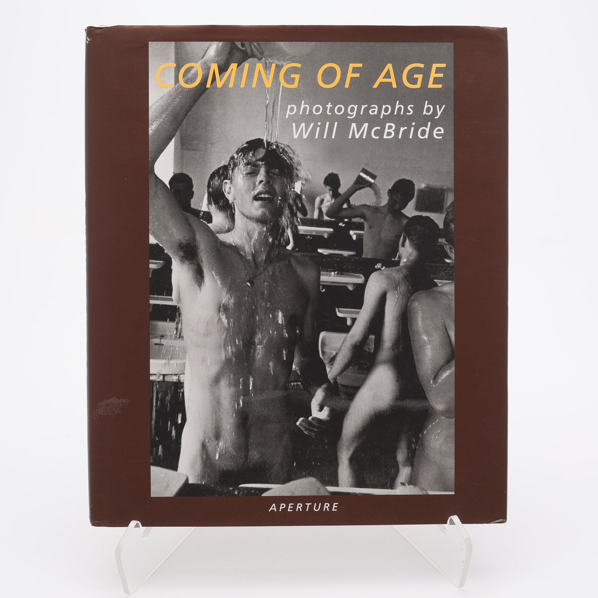 FOTO. DEN AMERIKANSKE FOTOGRAFEN WILL MCBRIDES "COMING OF AGE" I FÖRSTA UPPLAGAN, 1999.