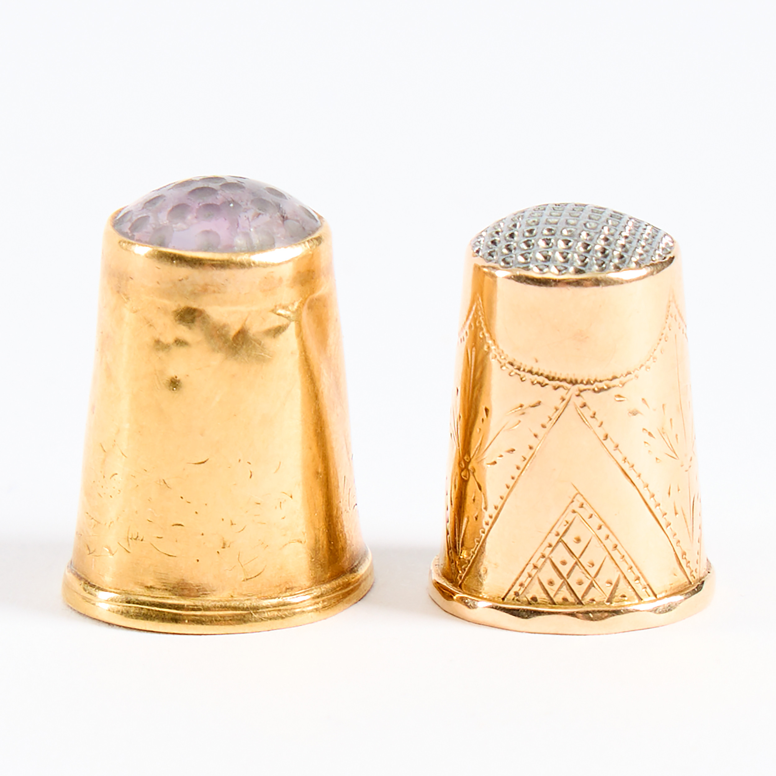 FINGERBORGAR, 2 stycken, 18K guld, 1854 respektive 1889.