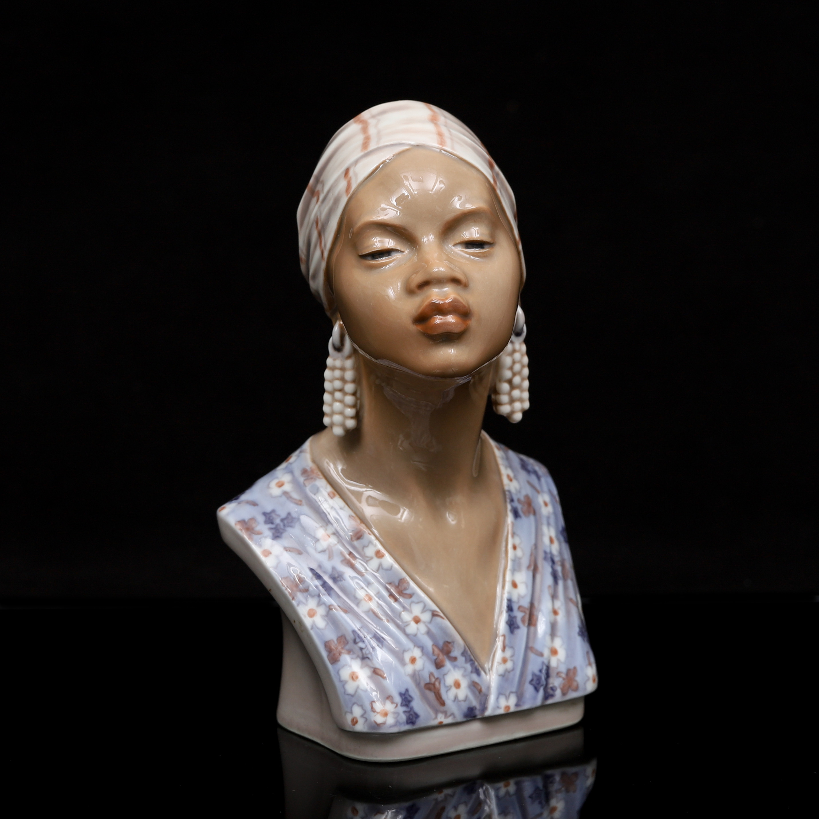 DAHL JENSEN. Figurin, modell 1211, Danmark.