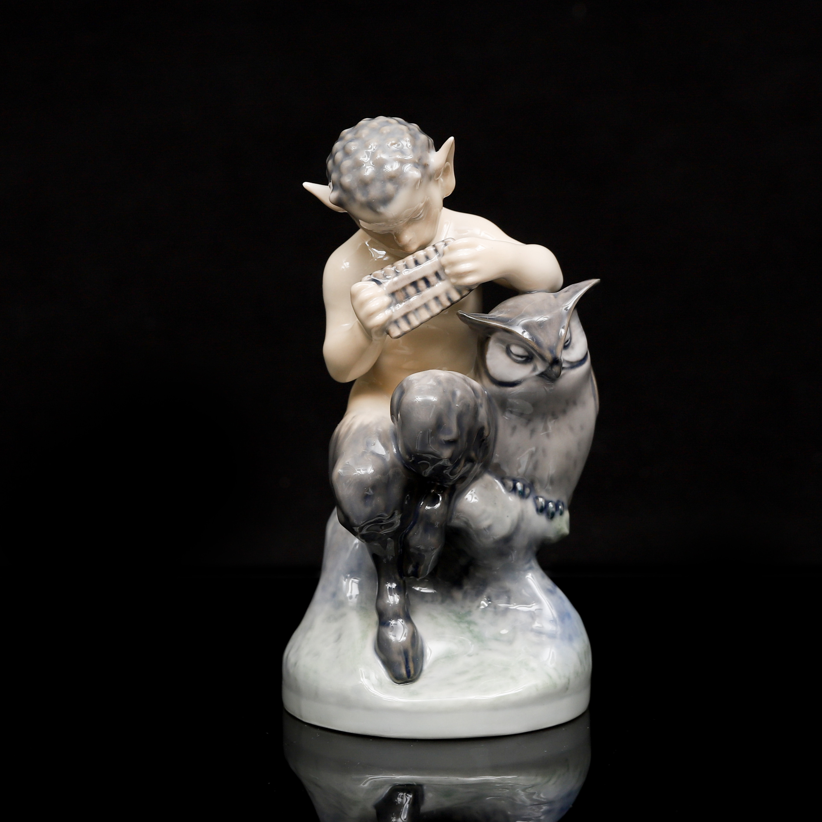 CHRISTIAN THOMSEN. Figurin, modell 2107, Royal Copenhagen.