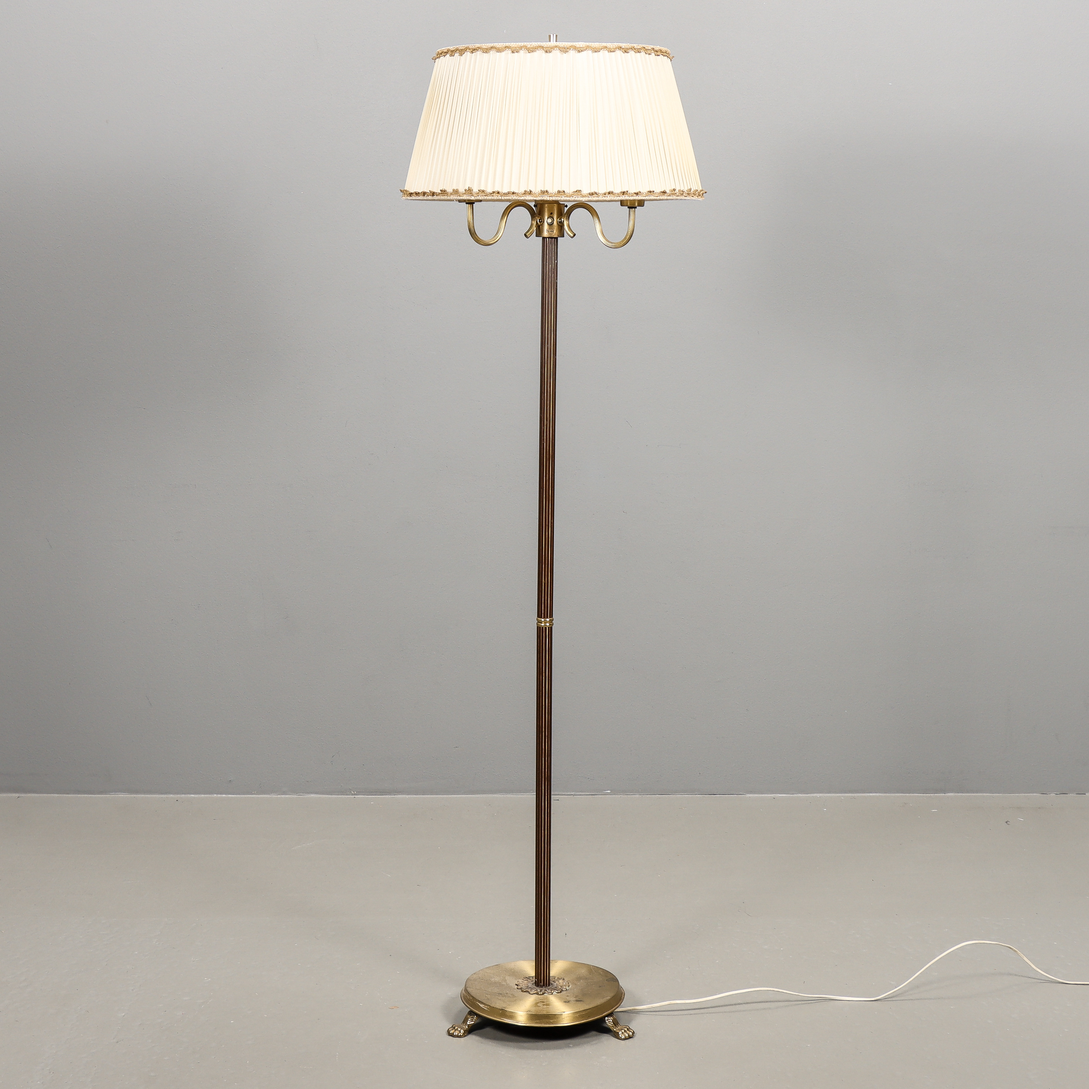 GOLVLAMPA 1900-talets mitt.
