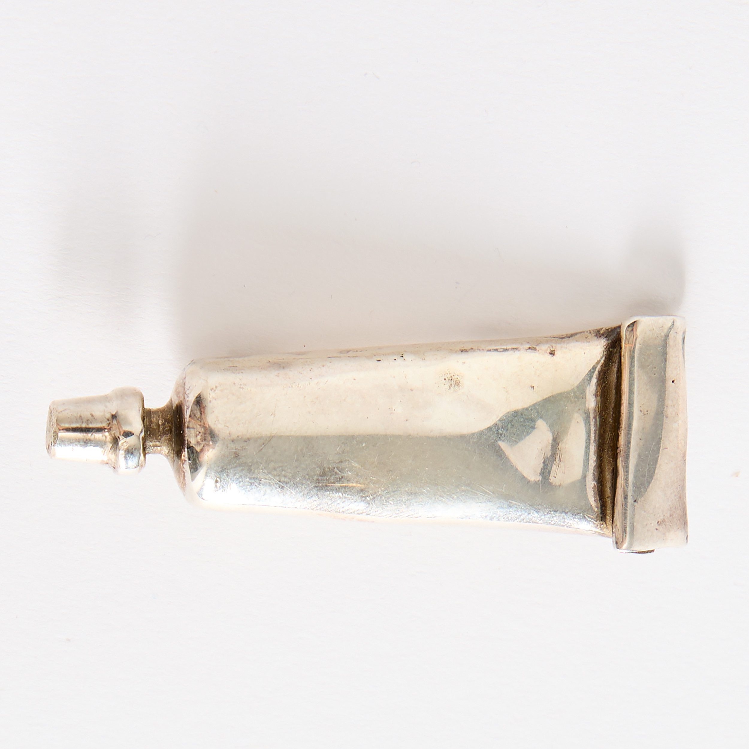 KARIN FERNER. Brosch, i form av tandkrämstub, sterlingsilver, Falun 1989.