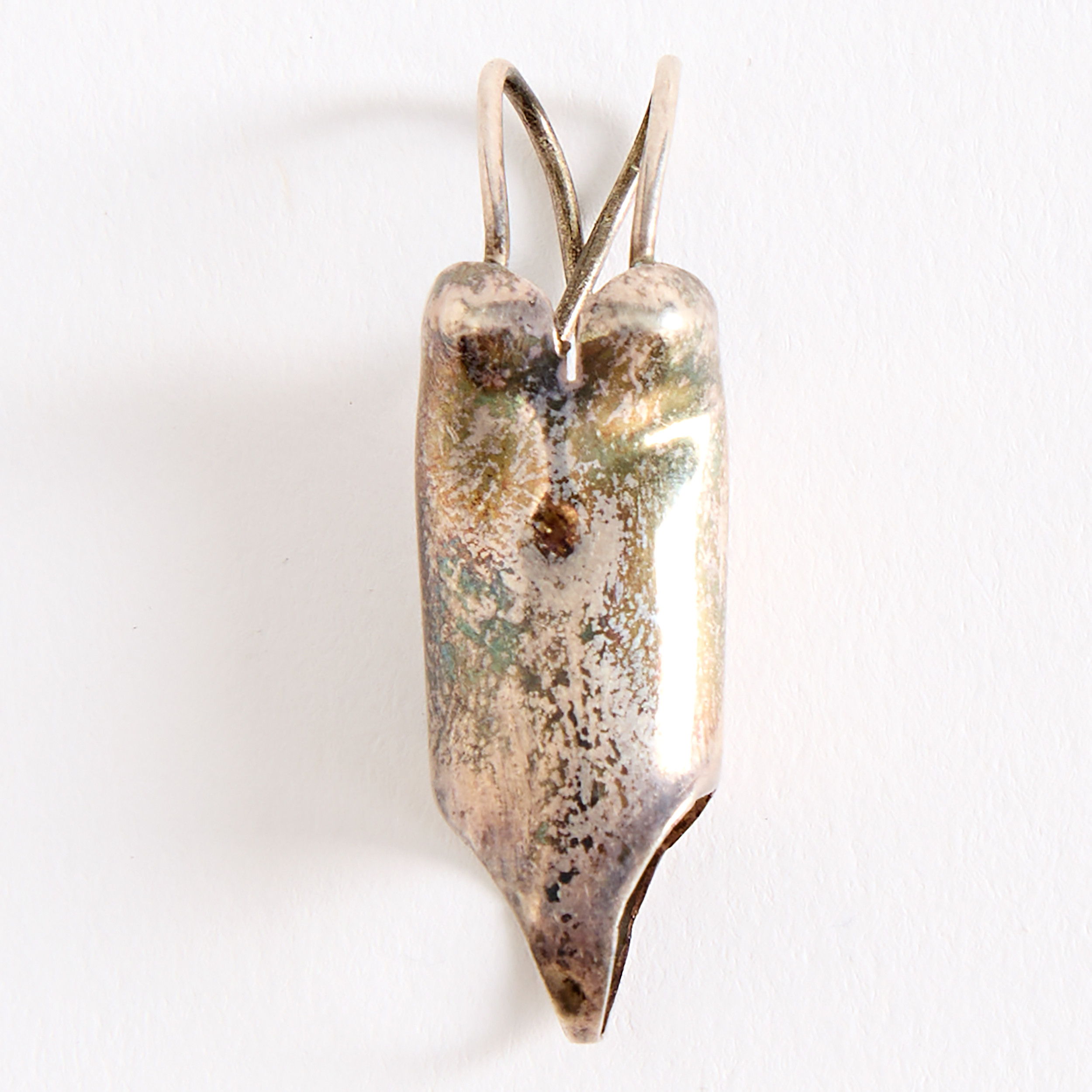 KARIN FERNER. Hänge i form av baddräkt, silver.