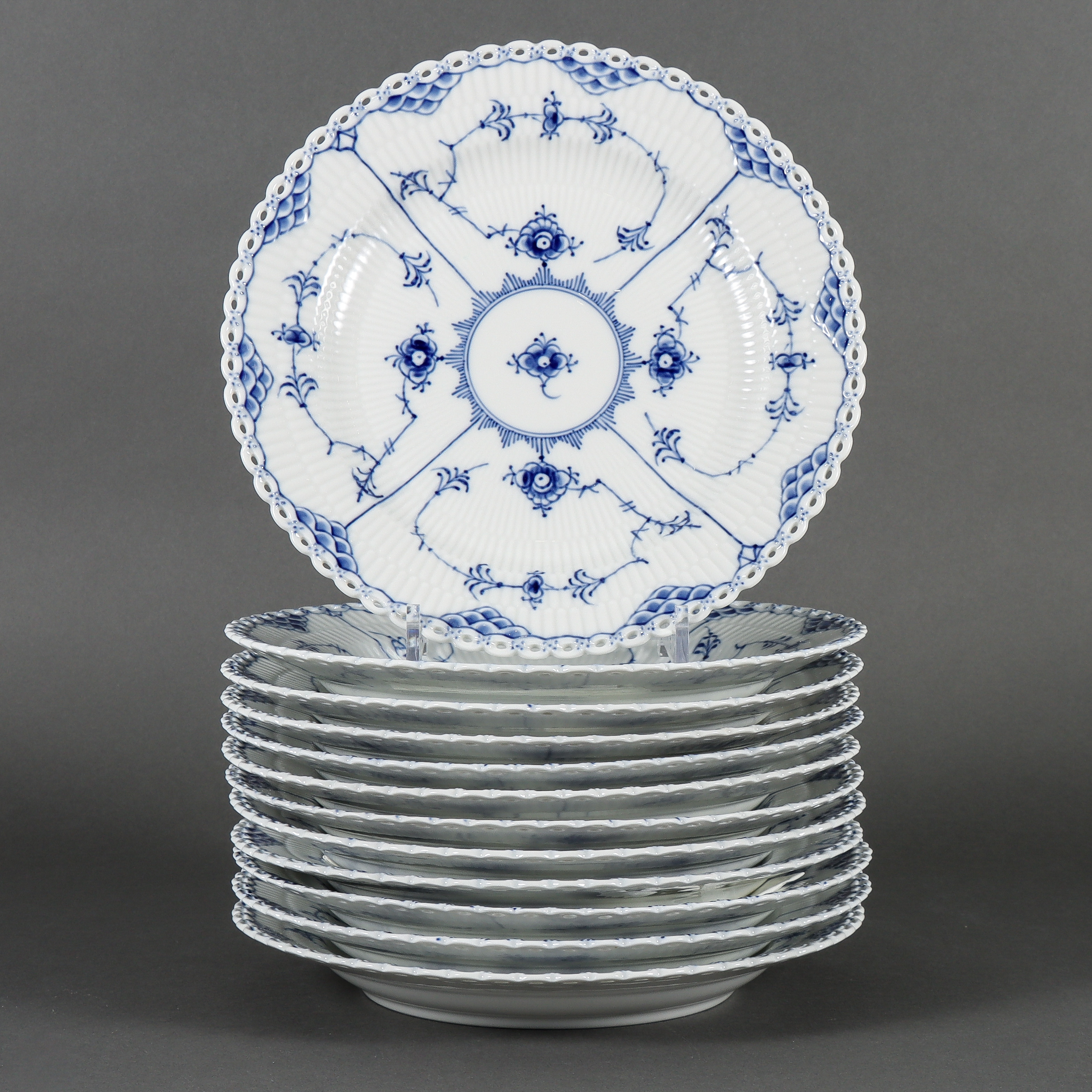 MATTALLRIKAR 12 st "Musselmalet helblond", modellnr 1084, Royal Copenhagen.