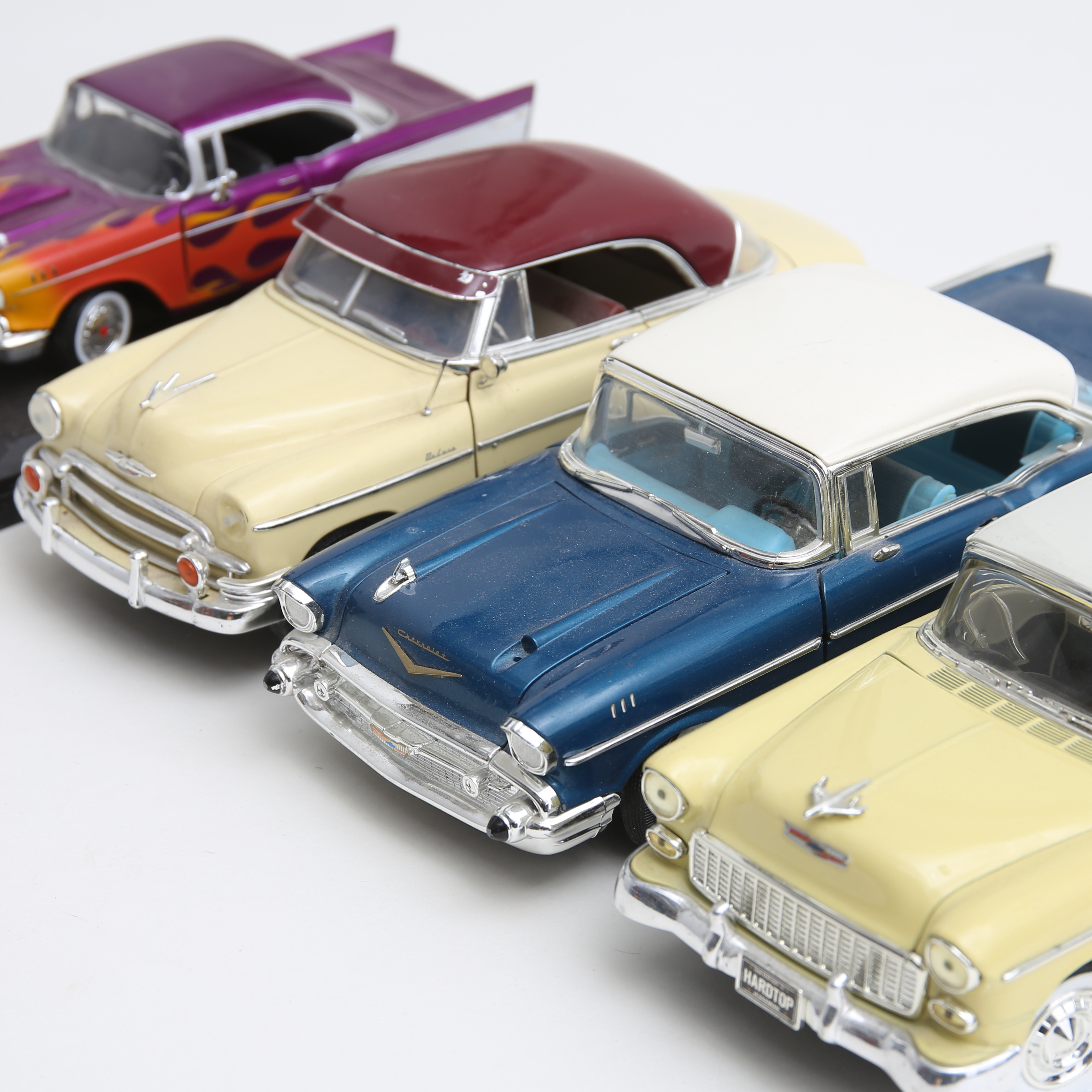 MODELLBILAR, 4 st, Chevrolet, skala 1/18.