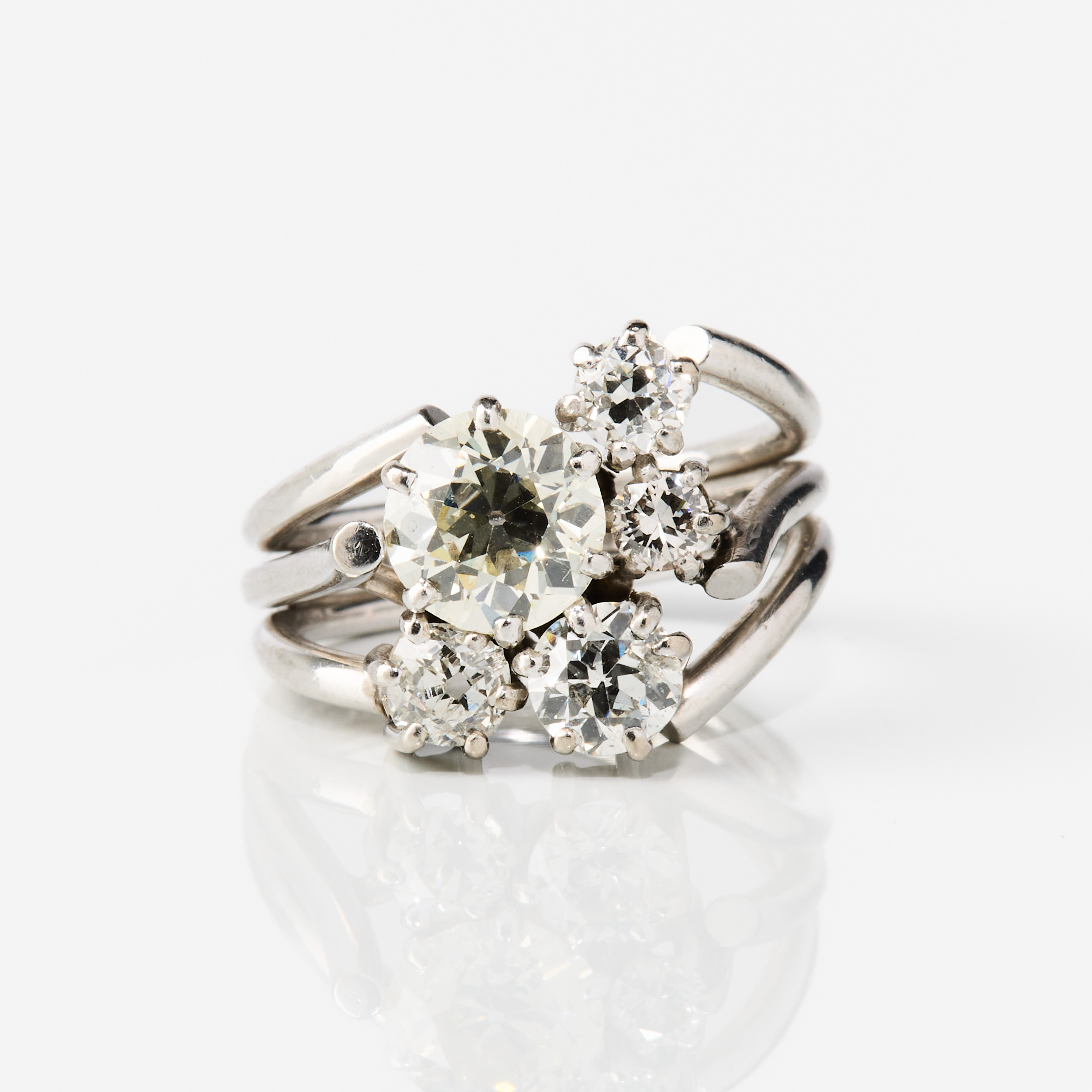 RING, 18K vitguld med diamanter, Stockholm 1967.
