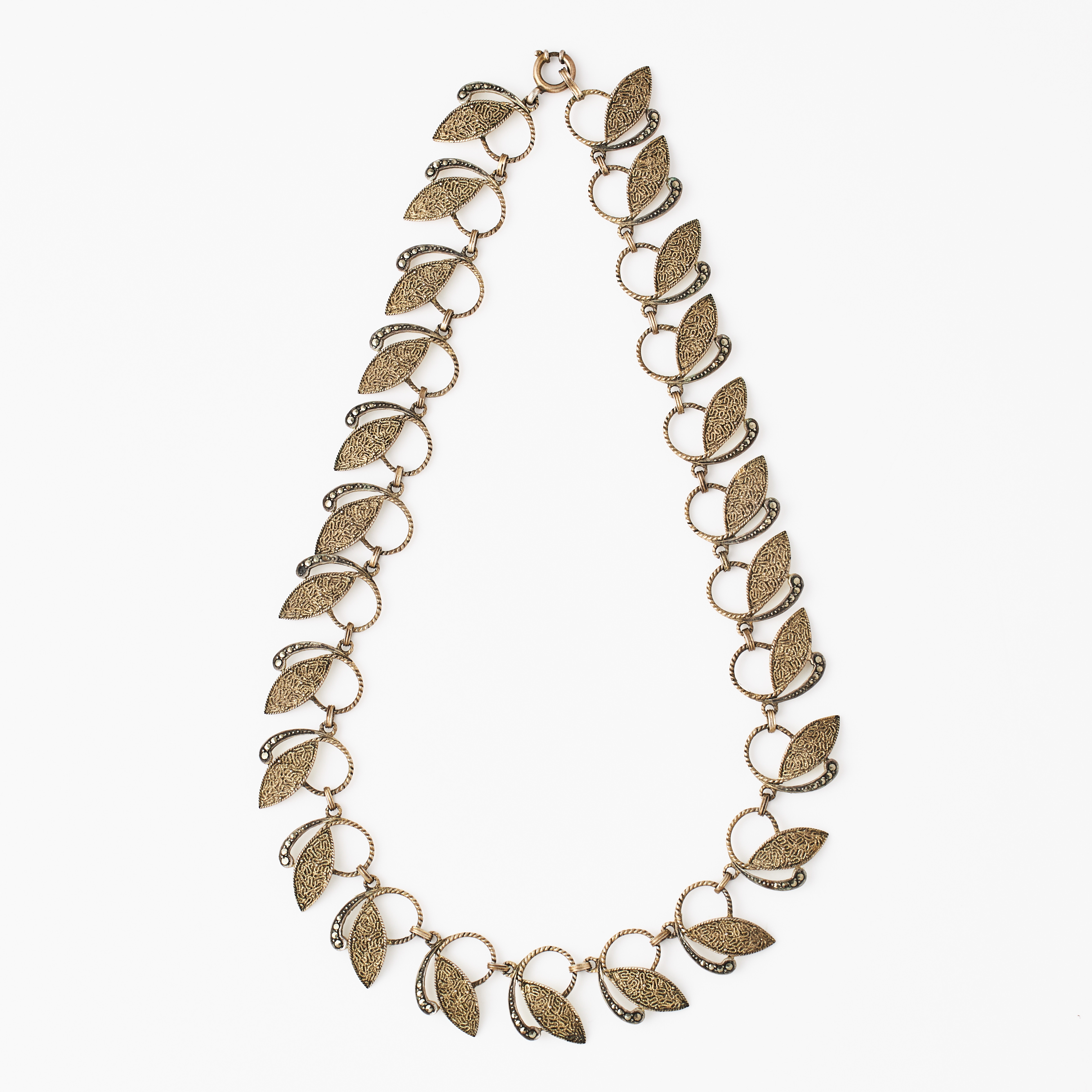 COLLIER, förgyllt sterlingsilver, med dekor av markasiter, Theodor Fahrner, Tyskland, omkring 1900-talets början, svenska importstämplar.