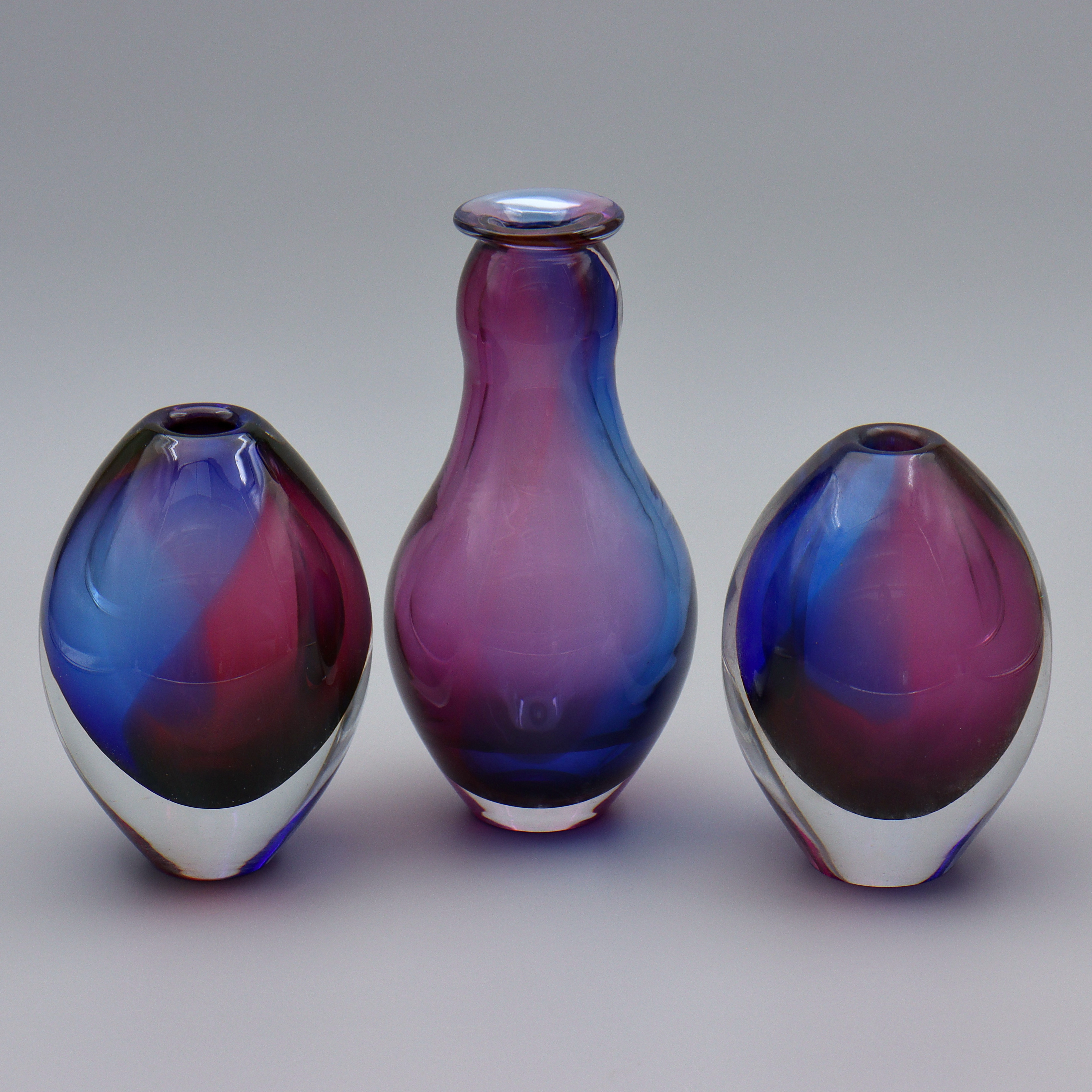 ERIKA LAGERBIELKE. VASER, 3 ST, ORREFORS, LILATONIGT GLAS, OSIGNERADE.