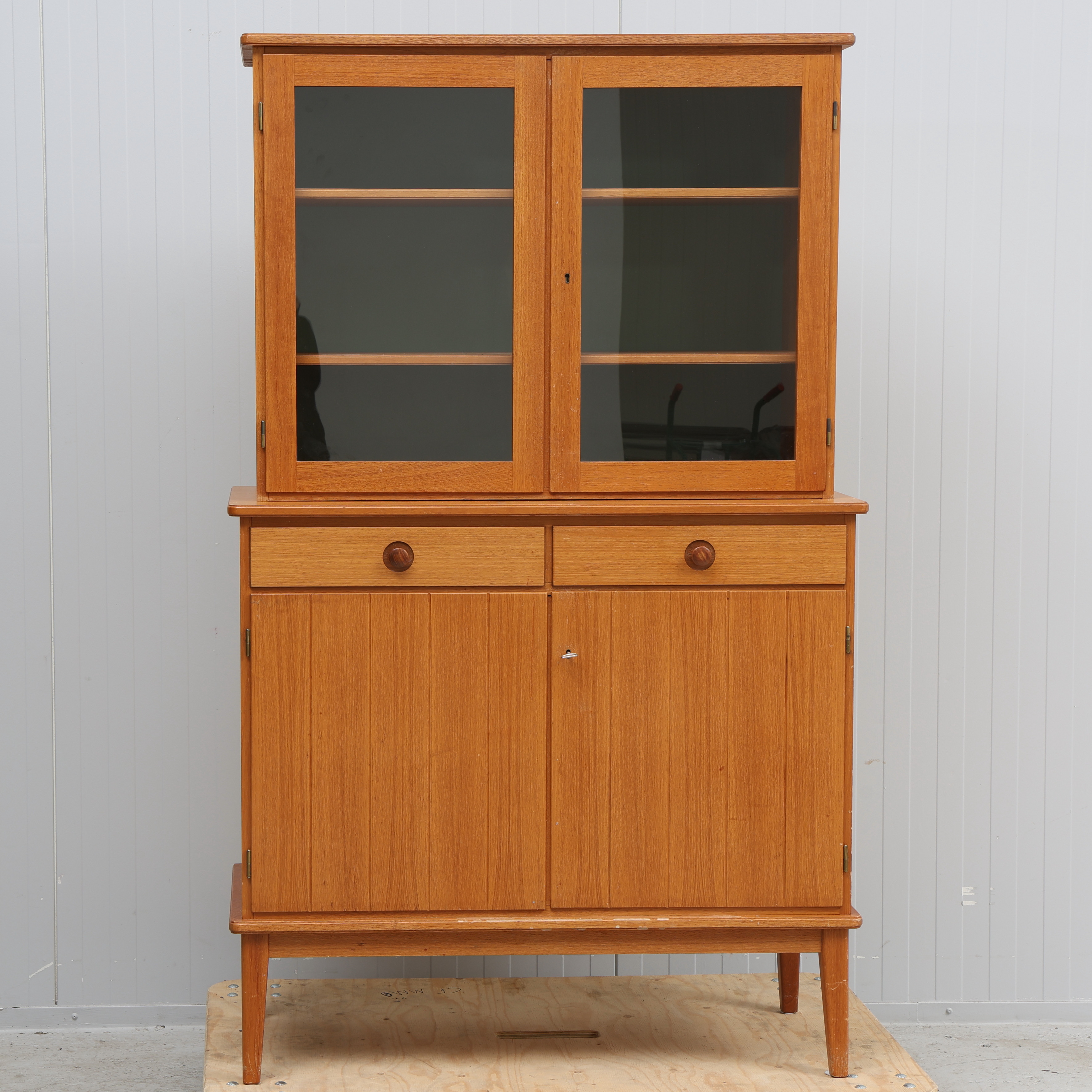 VITRINSKÅP, tvådelat, teak & glas, 1960-tal.