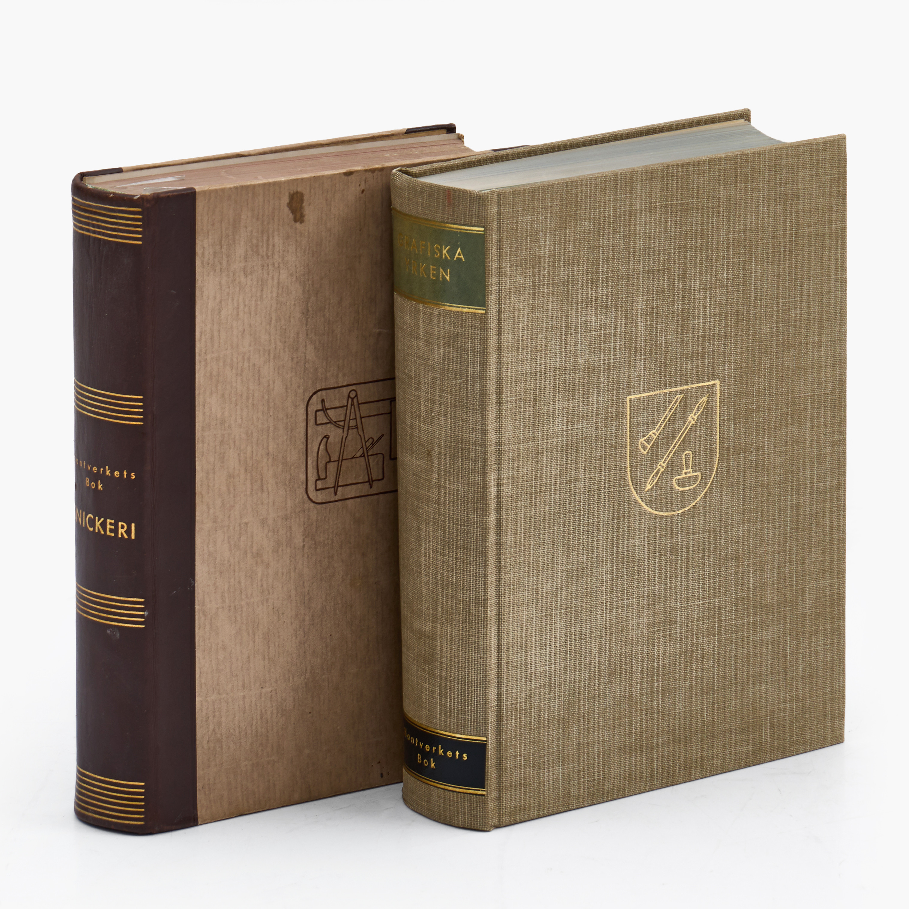 BOK (2): HANTVERKETS BOK: GRAFISKA YRKEN, 1939, och SNICKERI, 1943.