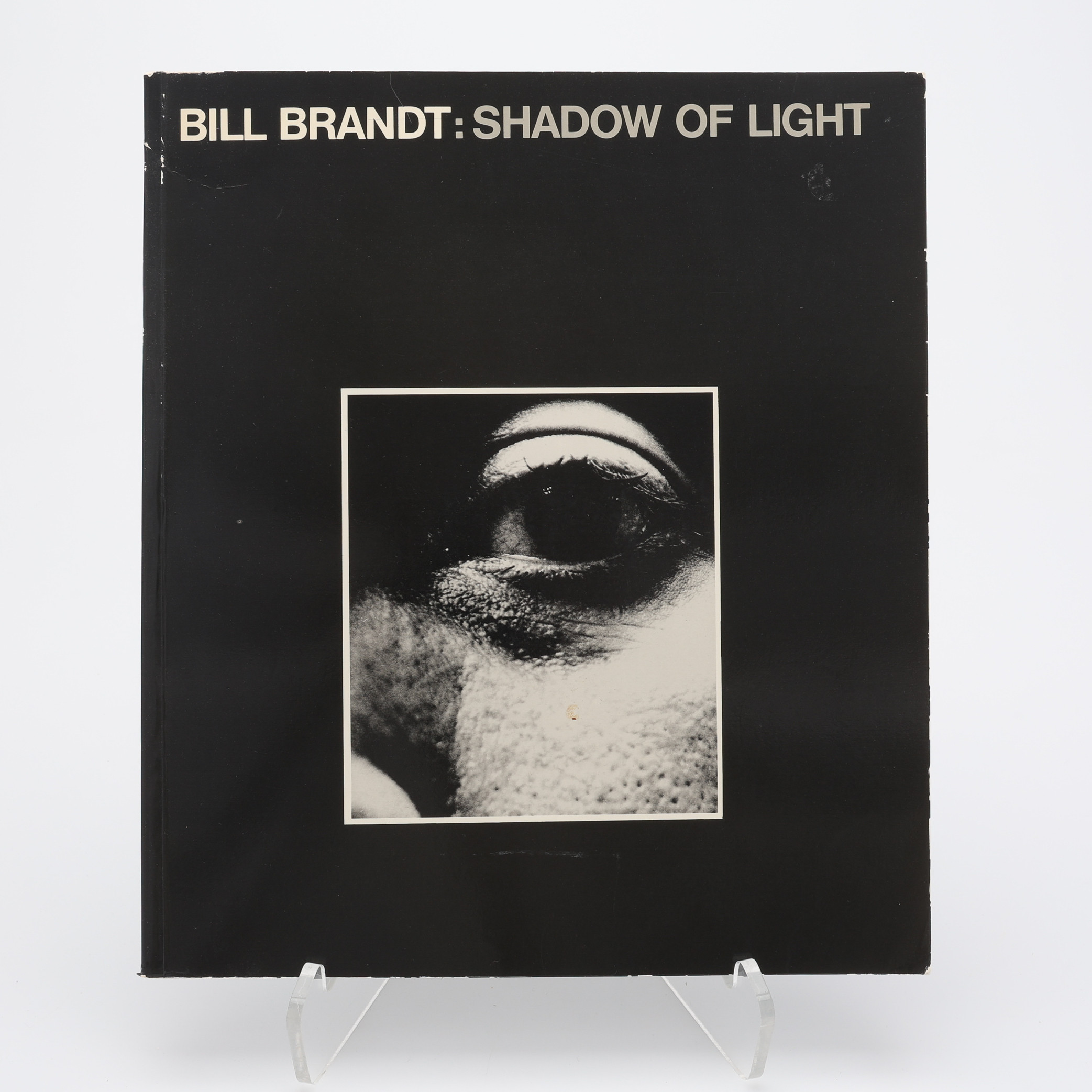 FOTO. DEN BRITTISKE FOTOGRAFEN BILL BRANDTS SHADOW OF LIGHT I FÖRSTA UPPLAGAN 1977.