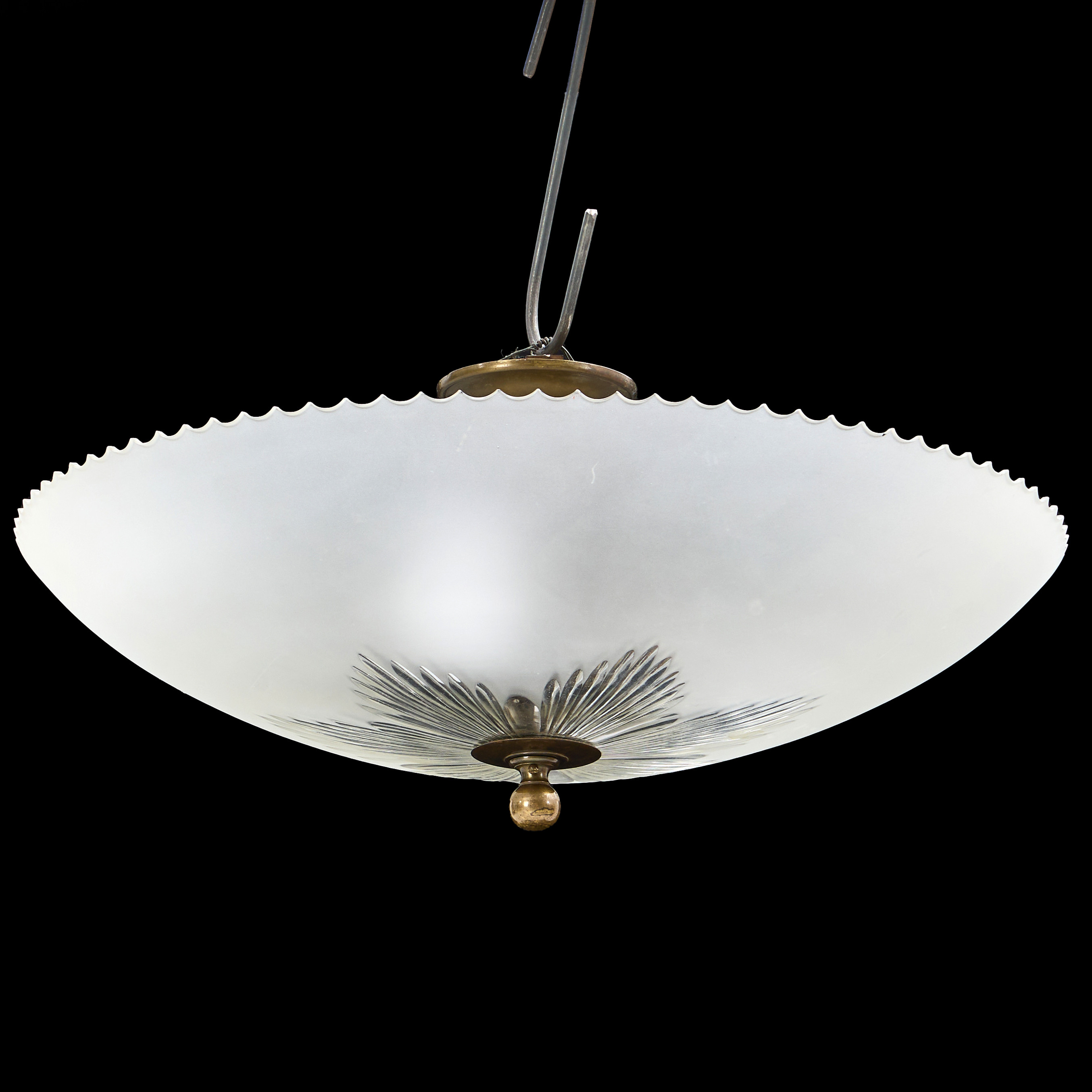 TAKPLAFOND, 1920/30-tal, rundad kupa med slipad dekor. Swedish Grace.