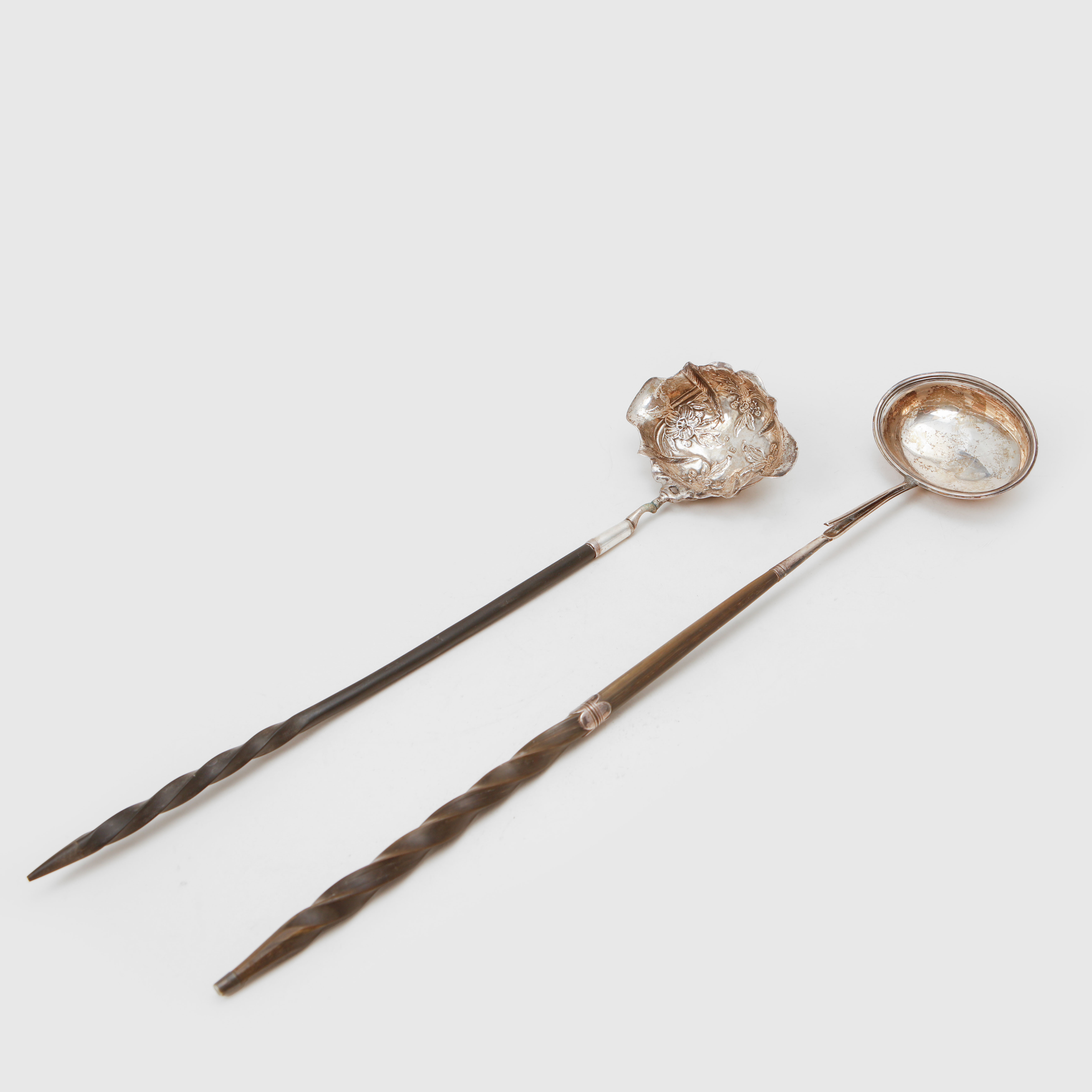 SLEVAR, 2 stycken, silver, bland annat England, 1800-tal.