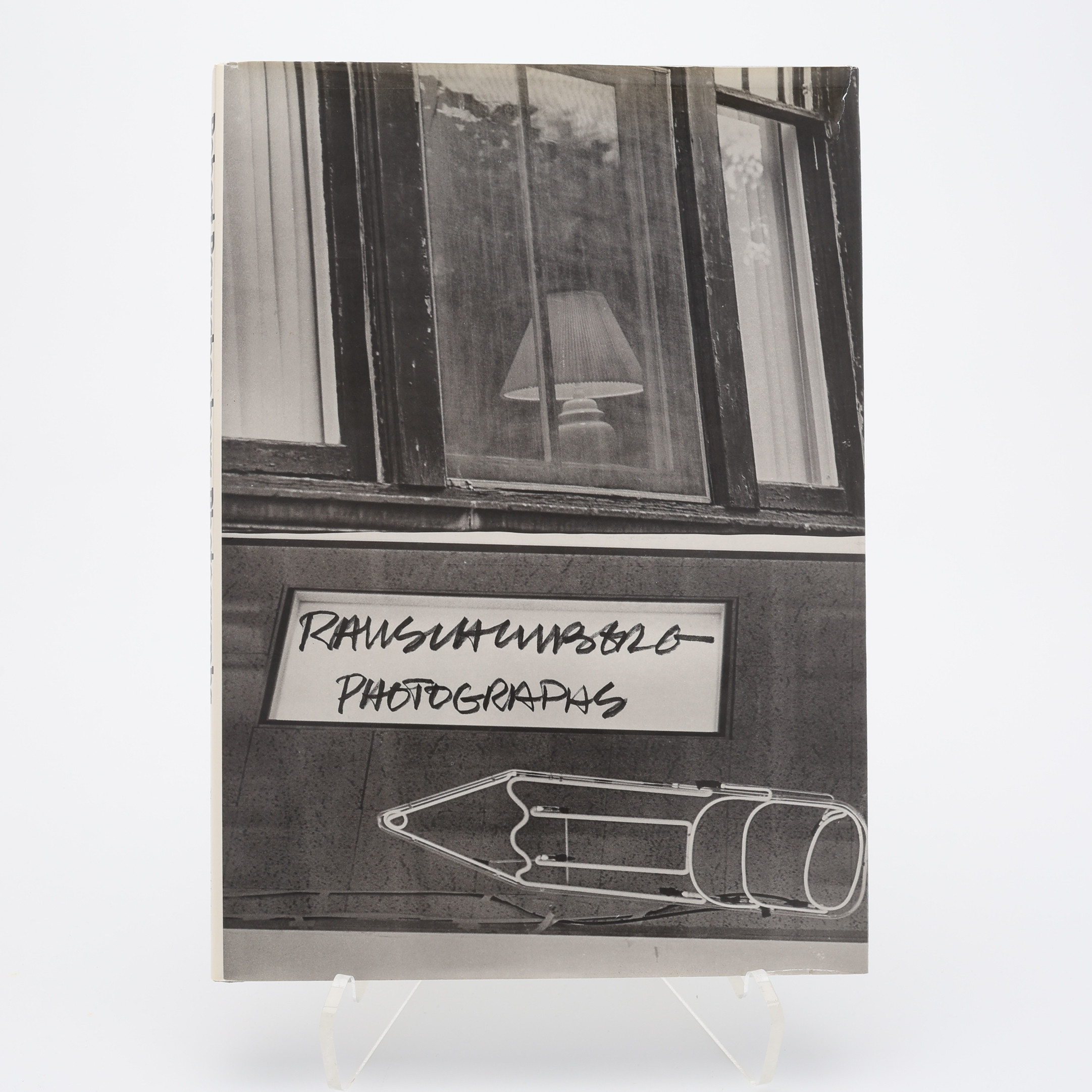 FOTO. DEN AMERIKANSKE KONSTNÄREN OCH FOTOGRAFEN ROBERT RAUSCHENBERGS PHOTOGRAPHS 1981.