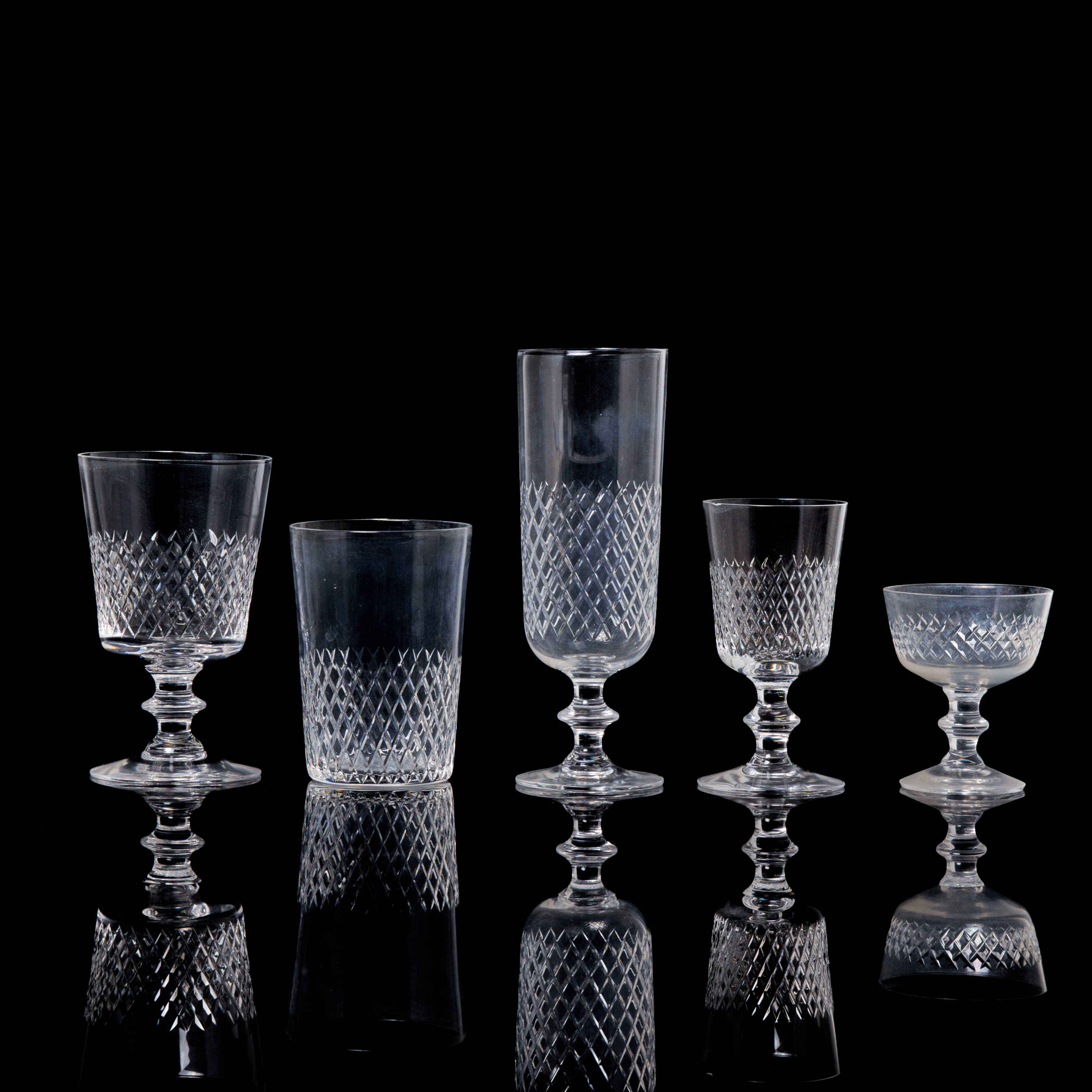VICKE LINDSTRAND. Glasservis, 51 dlr, "Diamant", slipad dekor, Kosta, 1900-tal.