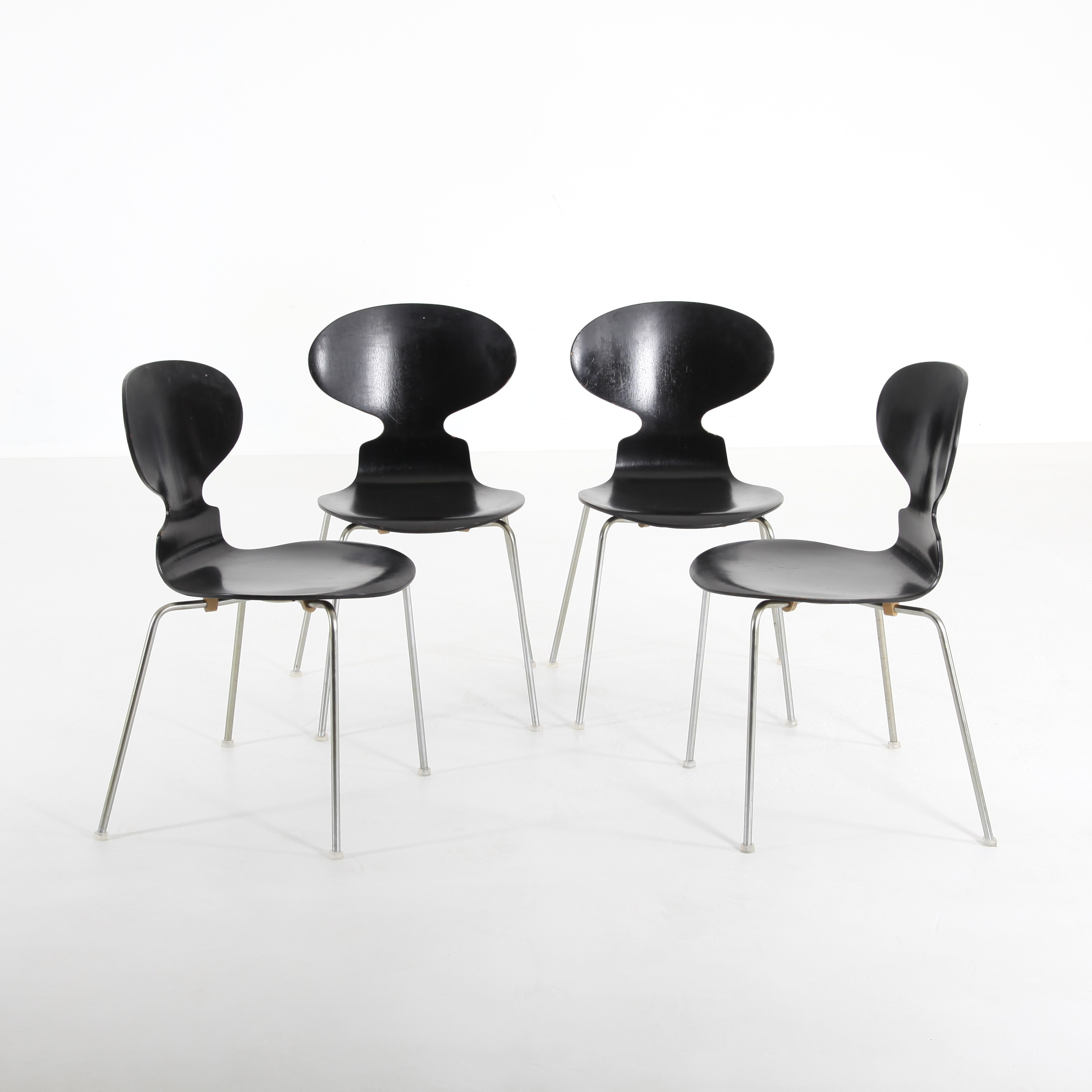 ARNE JACOBSEN. 1902-1971. Stolar, 4 st, "Myran", Fritz Hansen, tillverkningsår 1967, Danmark.
