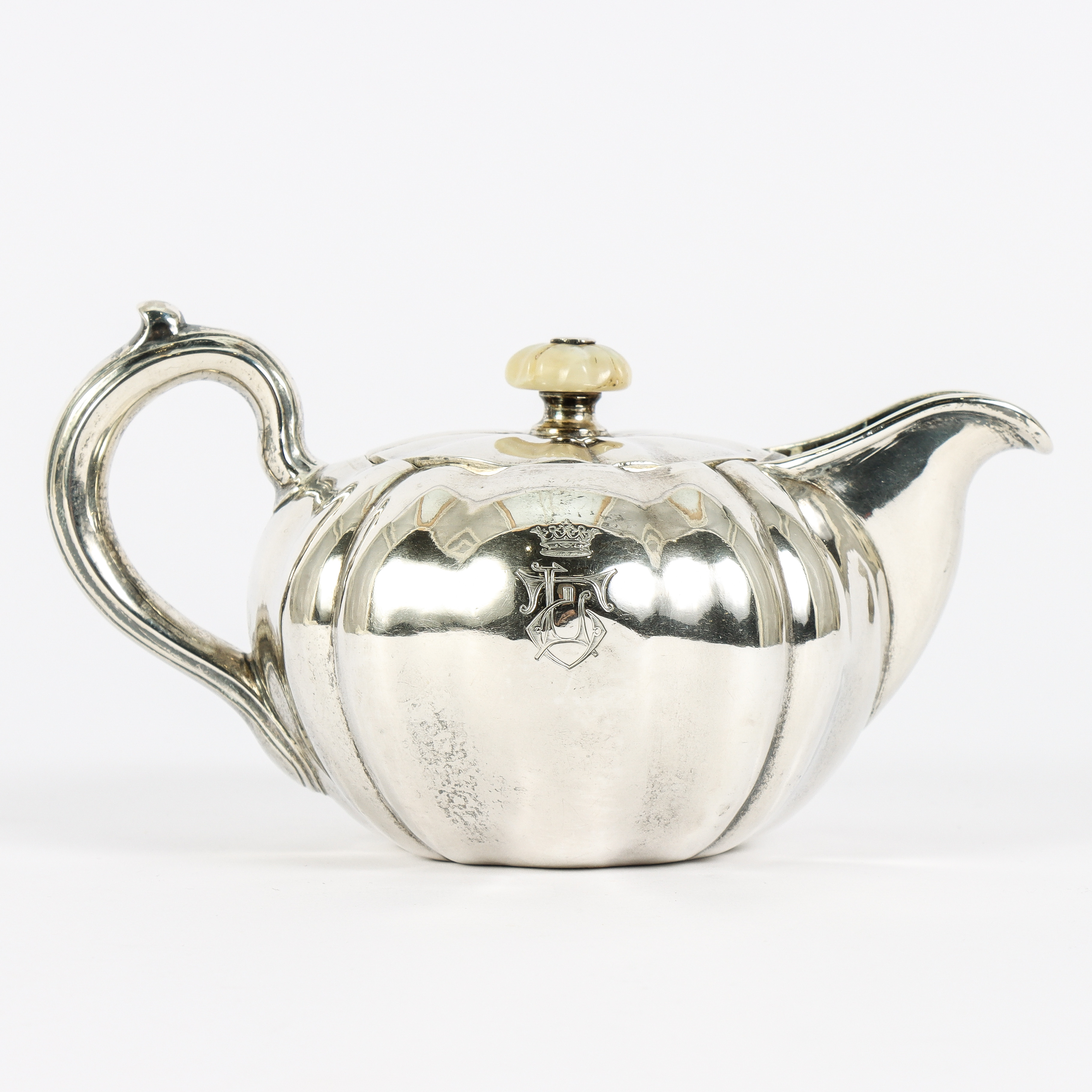 TEKANNA, silver, kontrollmästare Eduard Fedorovich Brandenburg, St. Petersburg, Ryssland 1859.