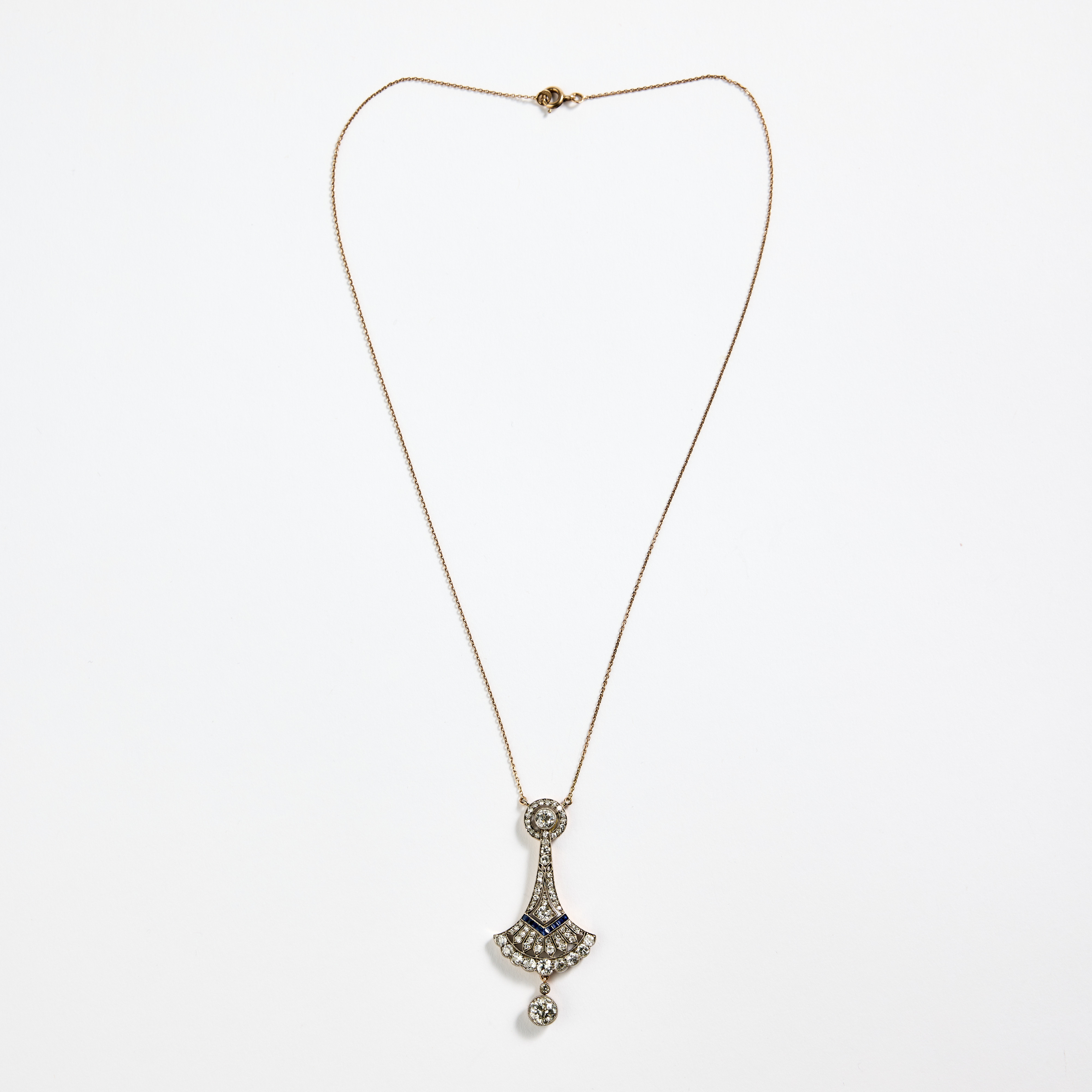 COLLIER, 14K guld/platina med safirer och diamanter, Moskva omkring 1910.