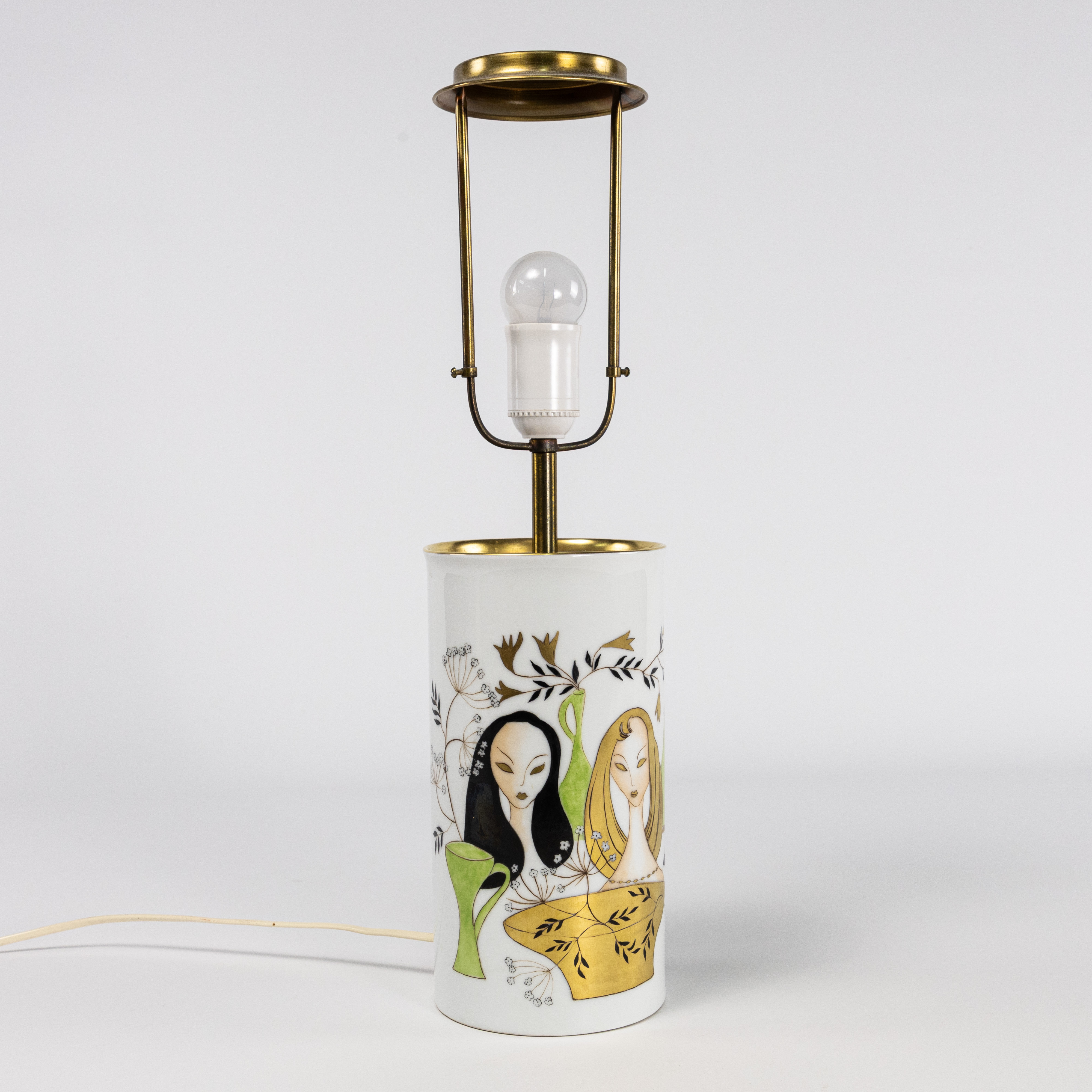 BORDSLAMPA. Porslin, dekor med tre kvinnor.