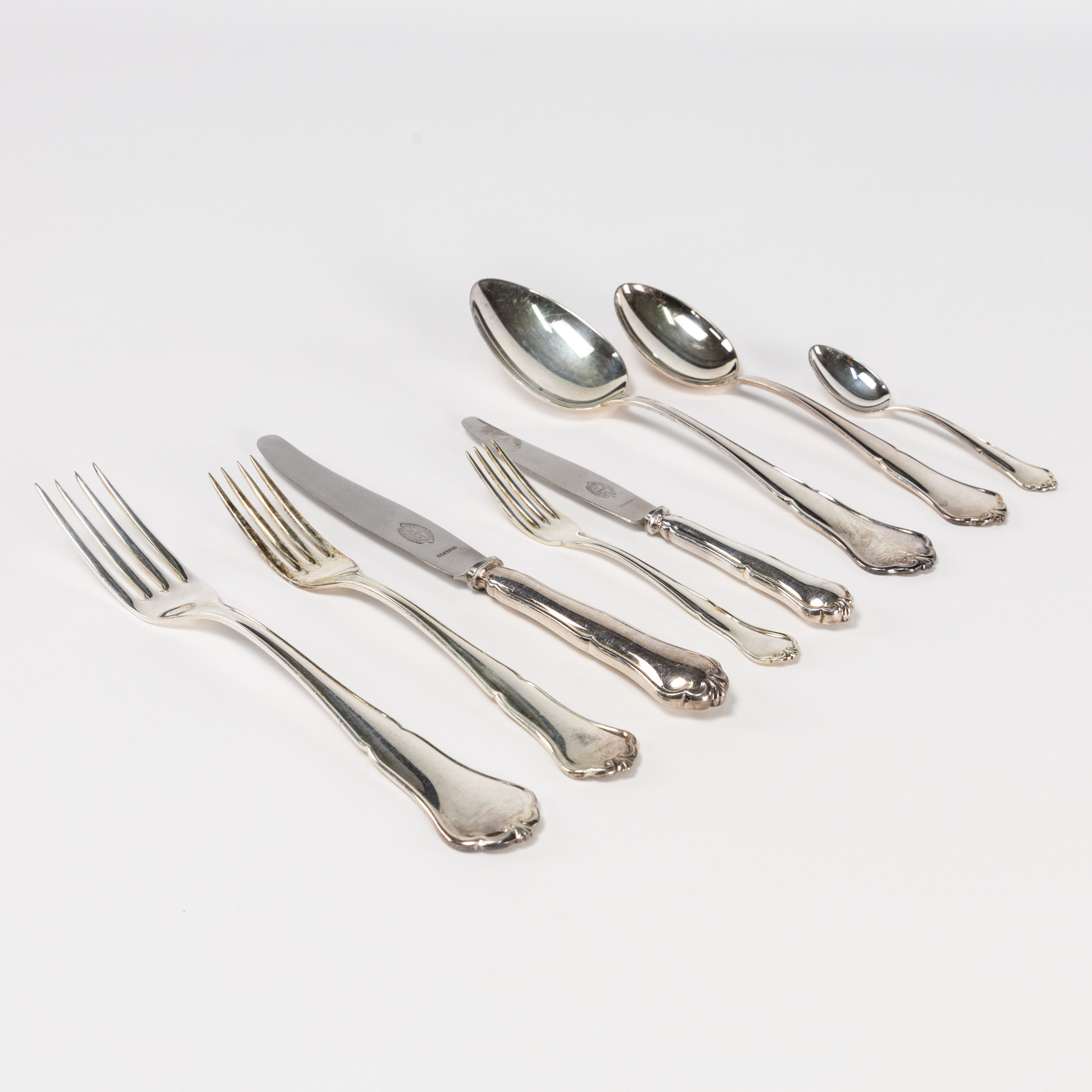 BESTICKSERVIS. 65 delar, "Victoria", silver, vikt 2956 gram.