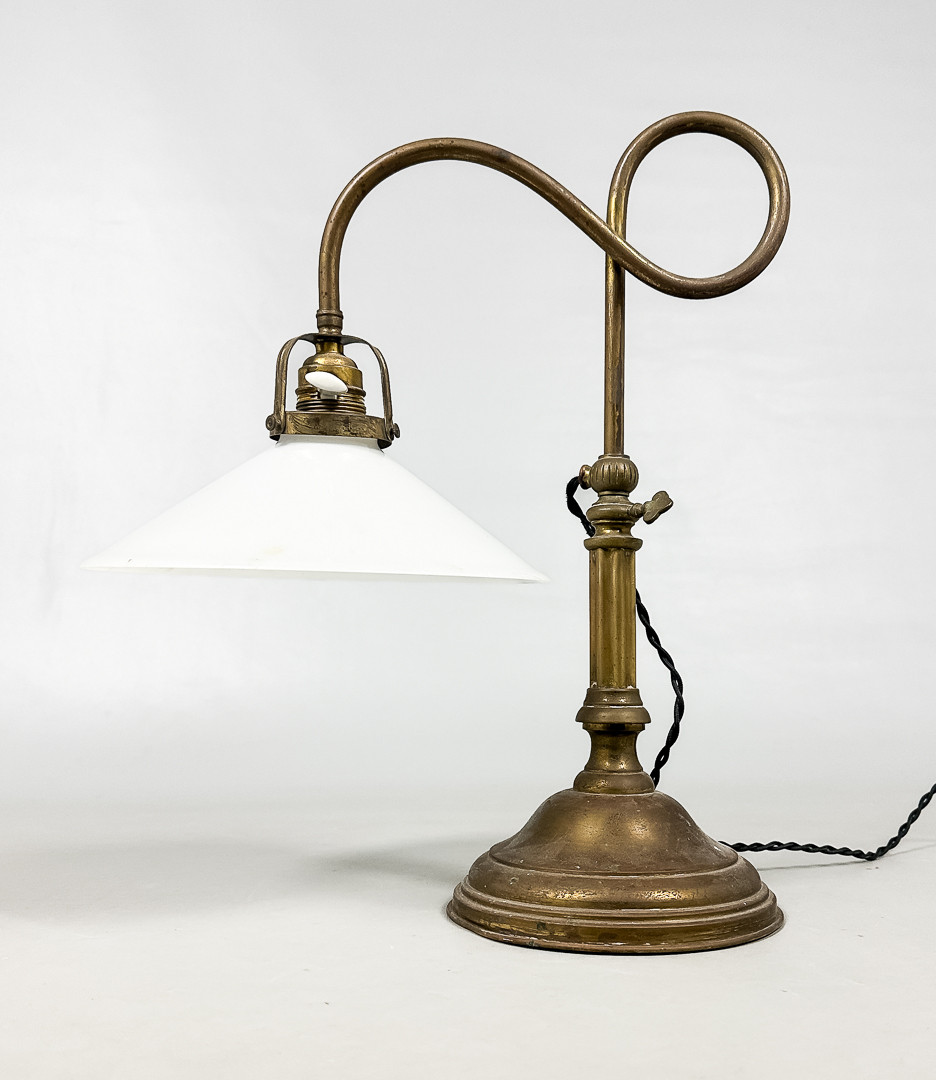 BORDSLAMPA, mässing, glas, 1900-talets första del.