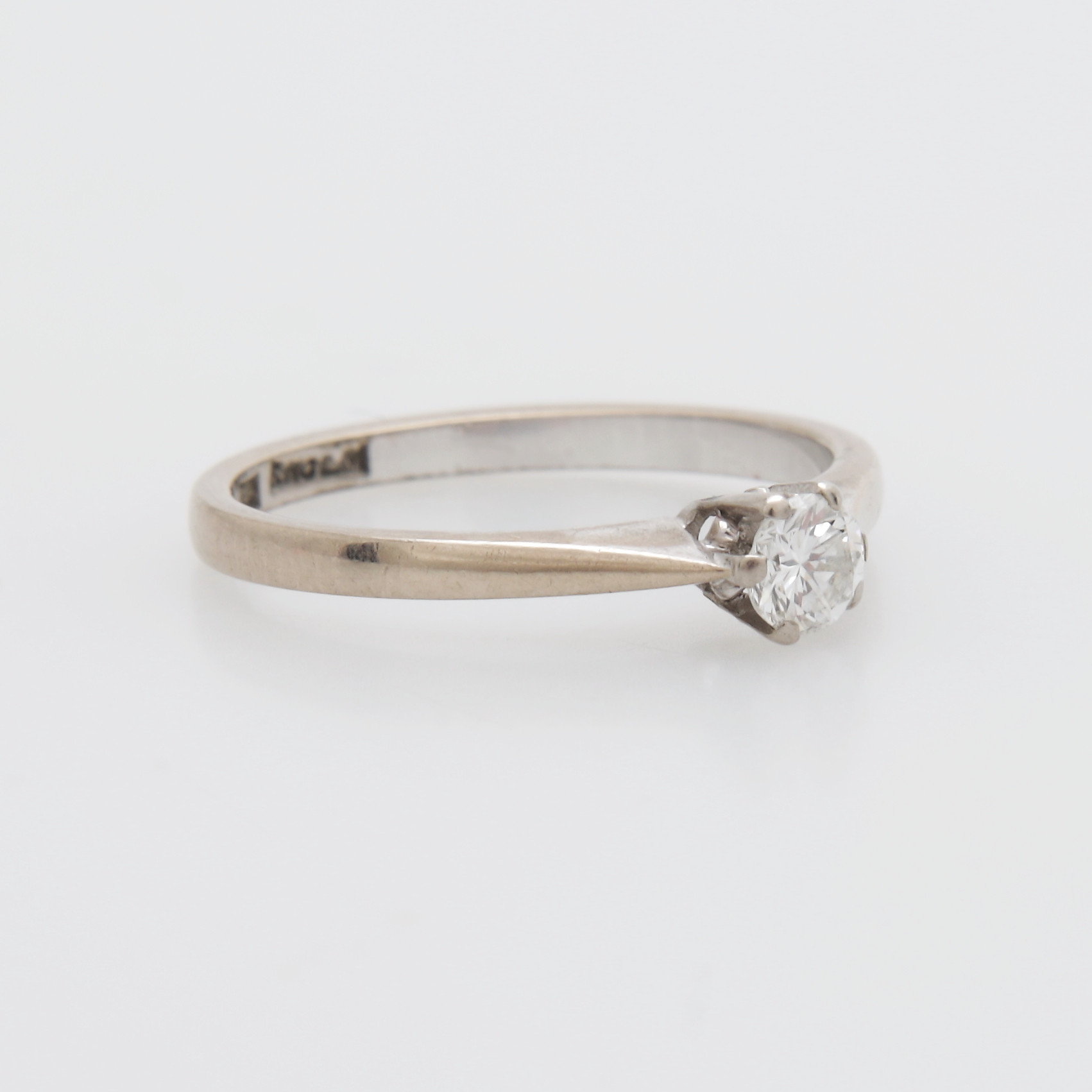 RING med diamant, vitguld, 18K, 0,21 ct, totalvikt 2,27 gram.