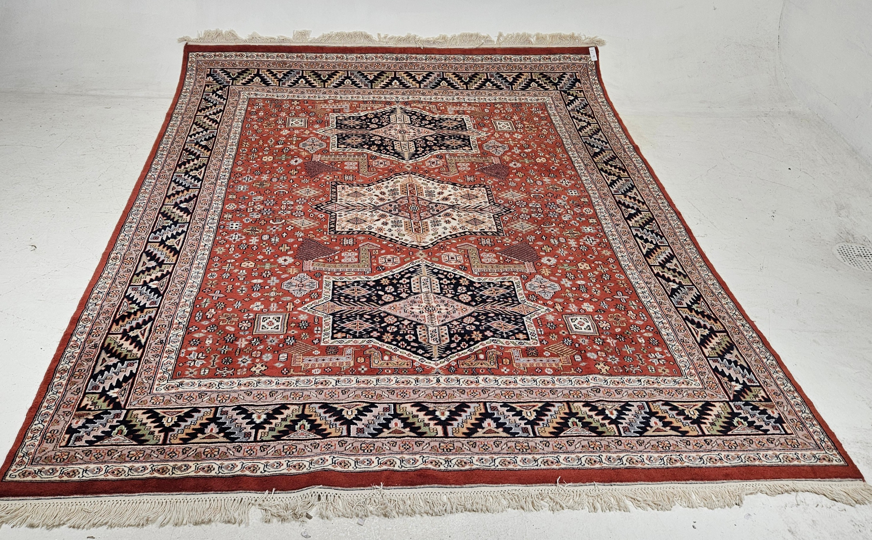 MATTA, orientalisk, ca. 310x253 cm.