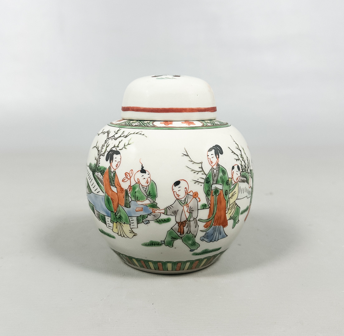 BOJAN med lock, porslin, Kina, 1900-tal.