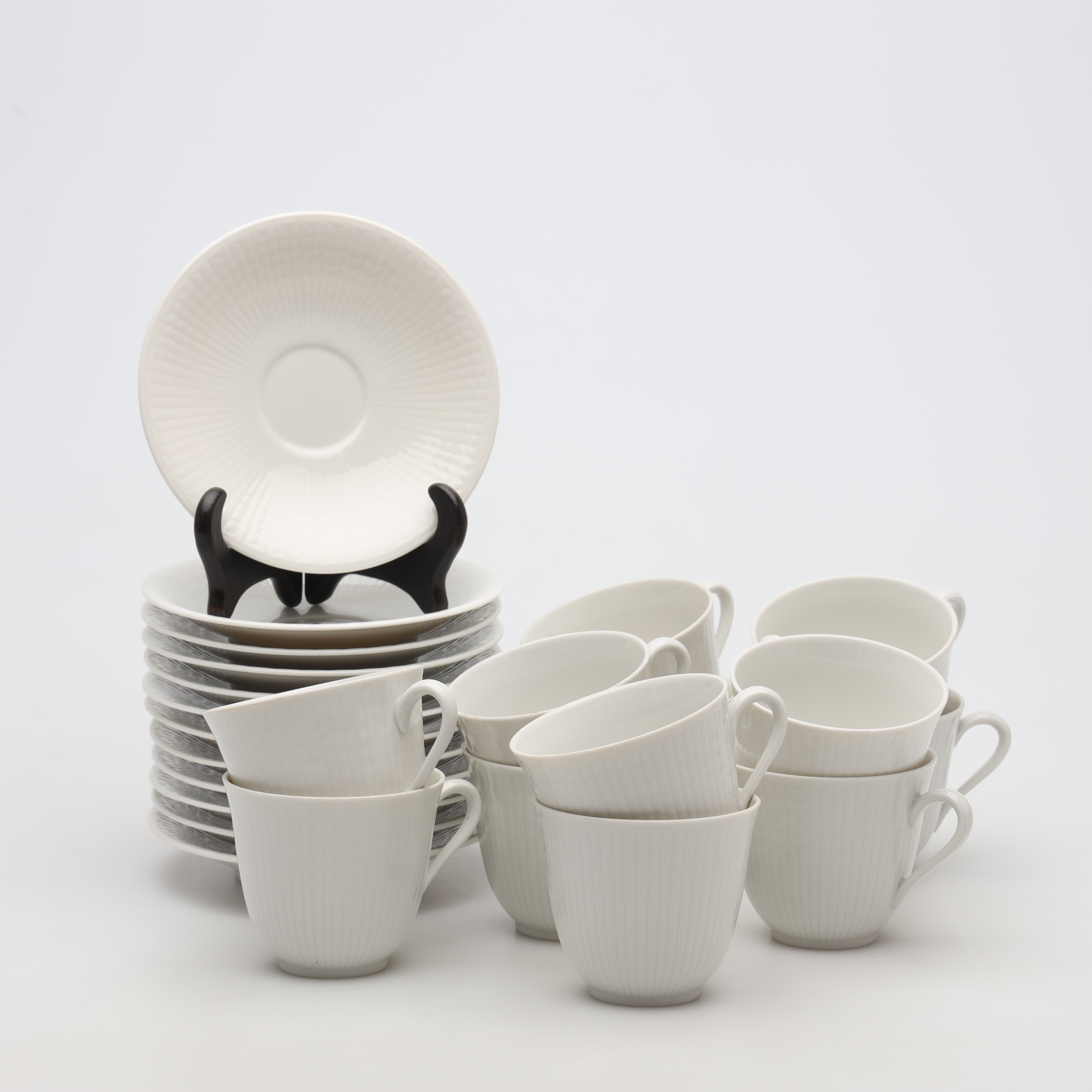 LOUISE ADELBORG. KAFFEKOPPAR med FAT, 24 delar, "Swedish Grace", porslin, Rörstrand.