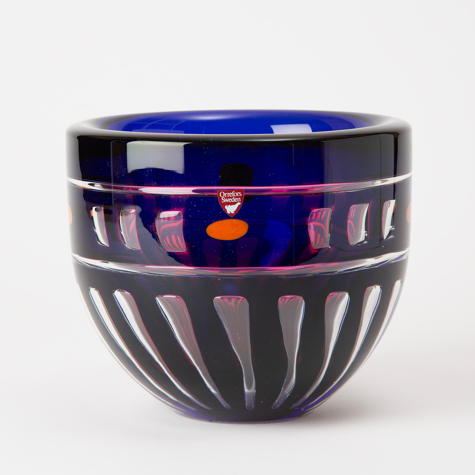 ERIKA LAGERBIELKE. "The Lion Heart", skål, glas, Ariel, Orrefors gallery, 1992.