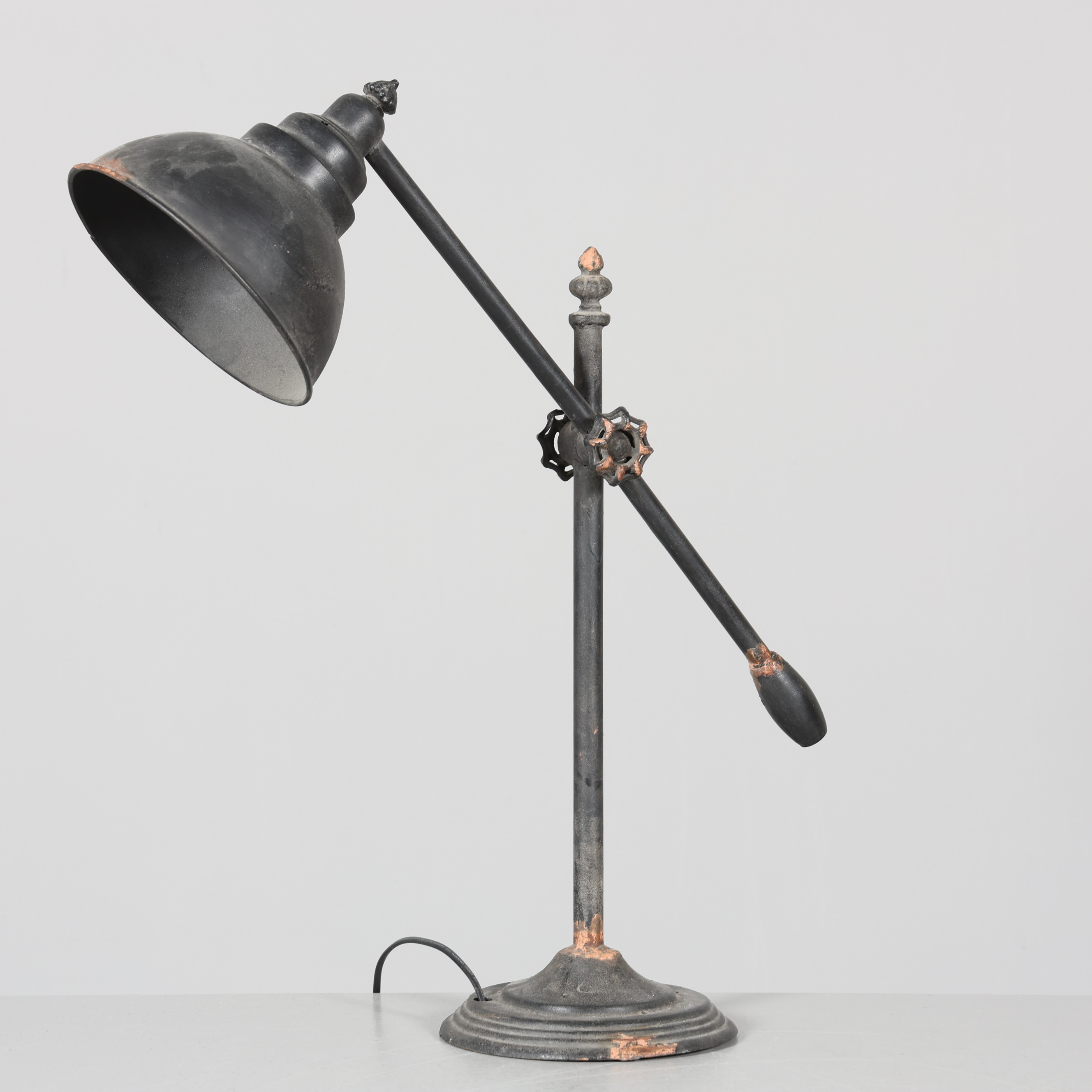 BORDSLAMPA, industrimodell, bemålad metall.