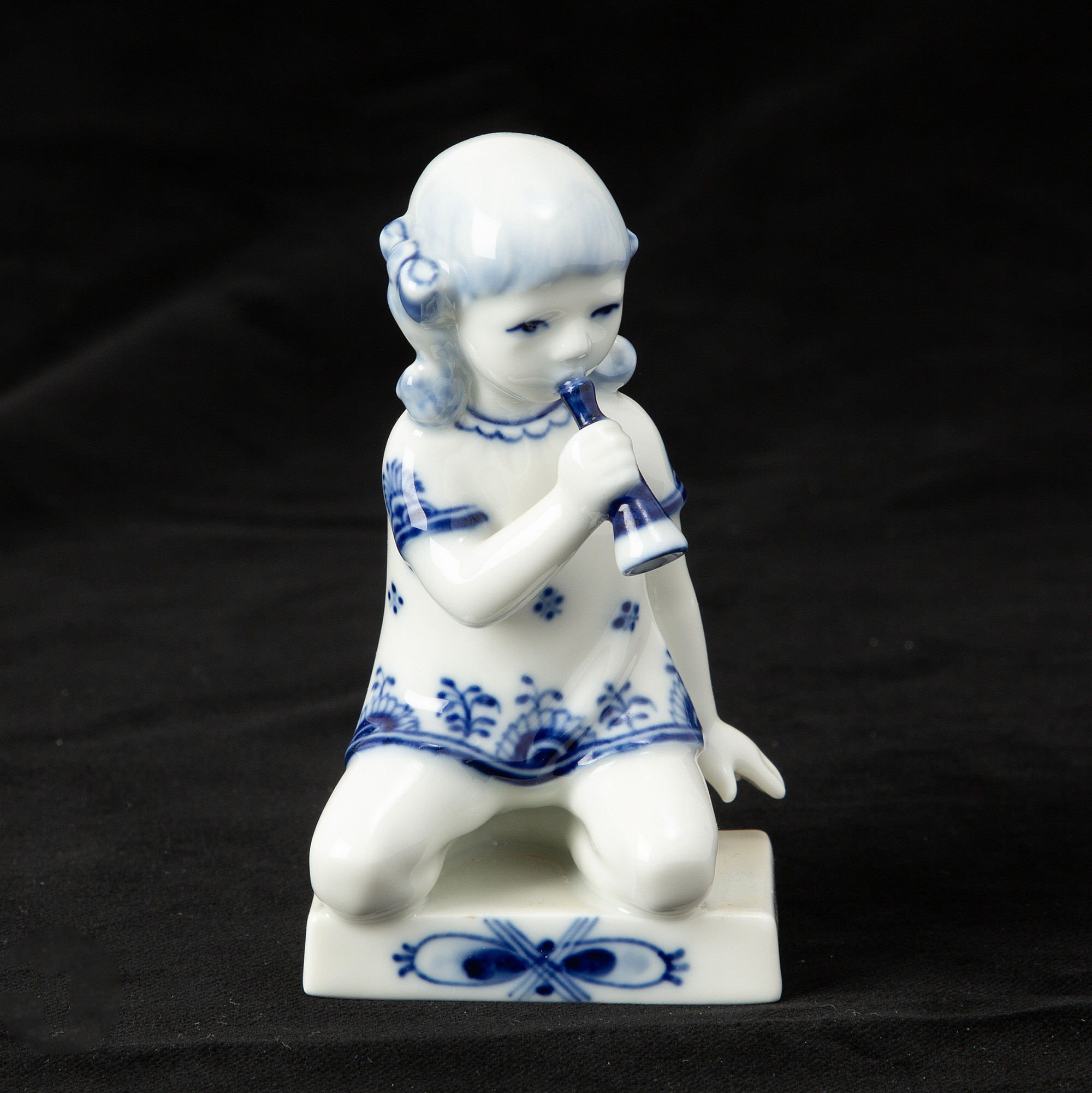 FIGURIN, "Musselmalet, porslin, modell 4796, Royal Copenhagen, 1970-tal.