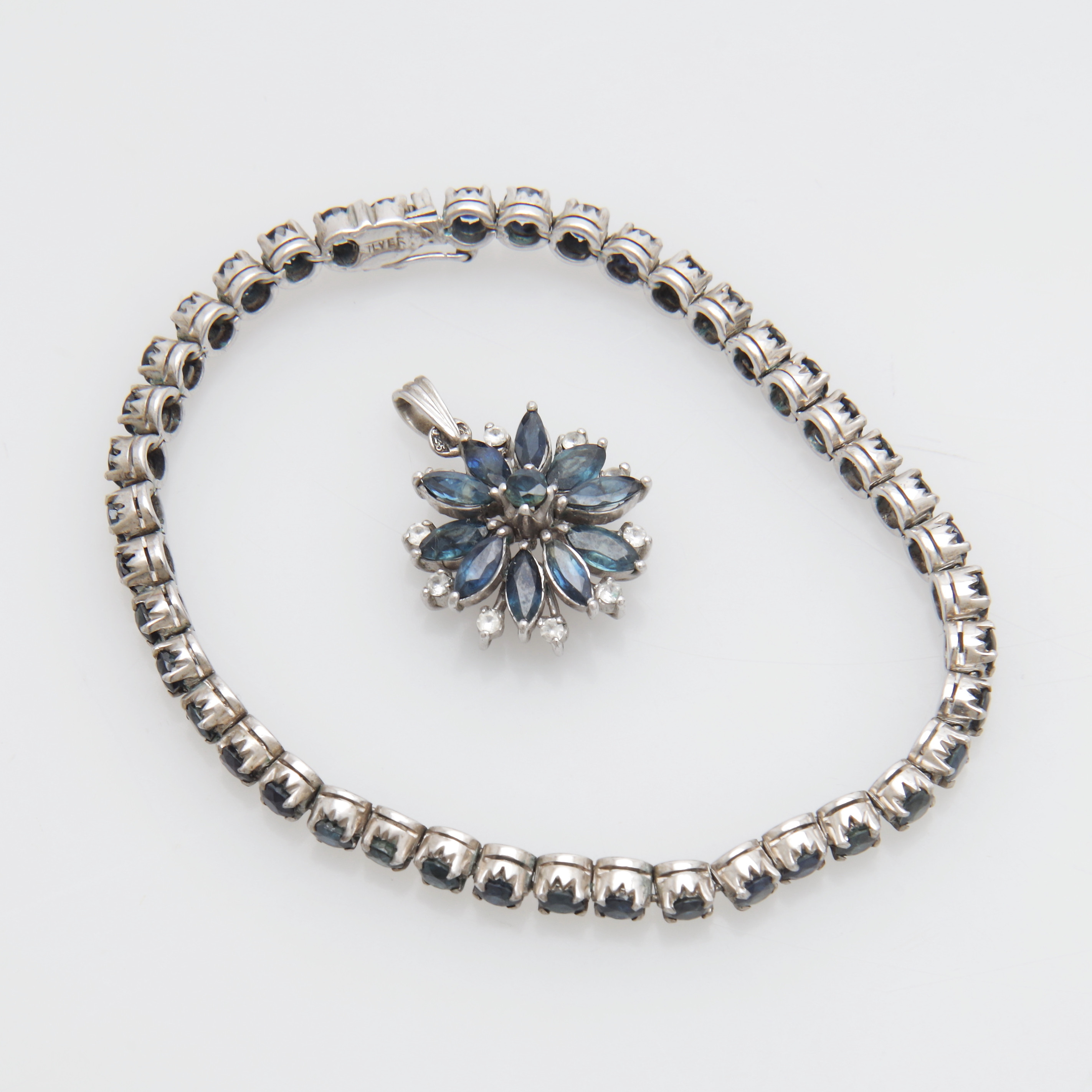 TENNISARMBAND, HÄNGE med stenar, 2 delar, silver.