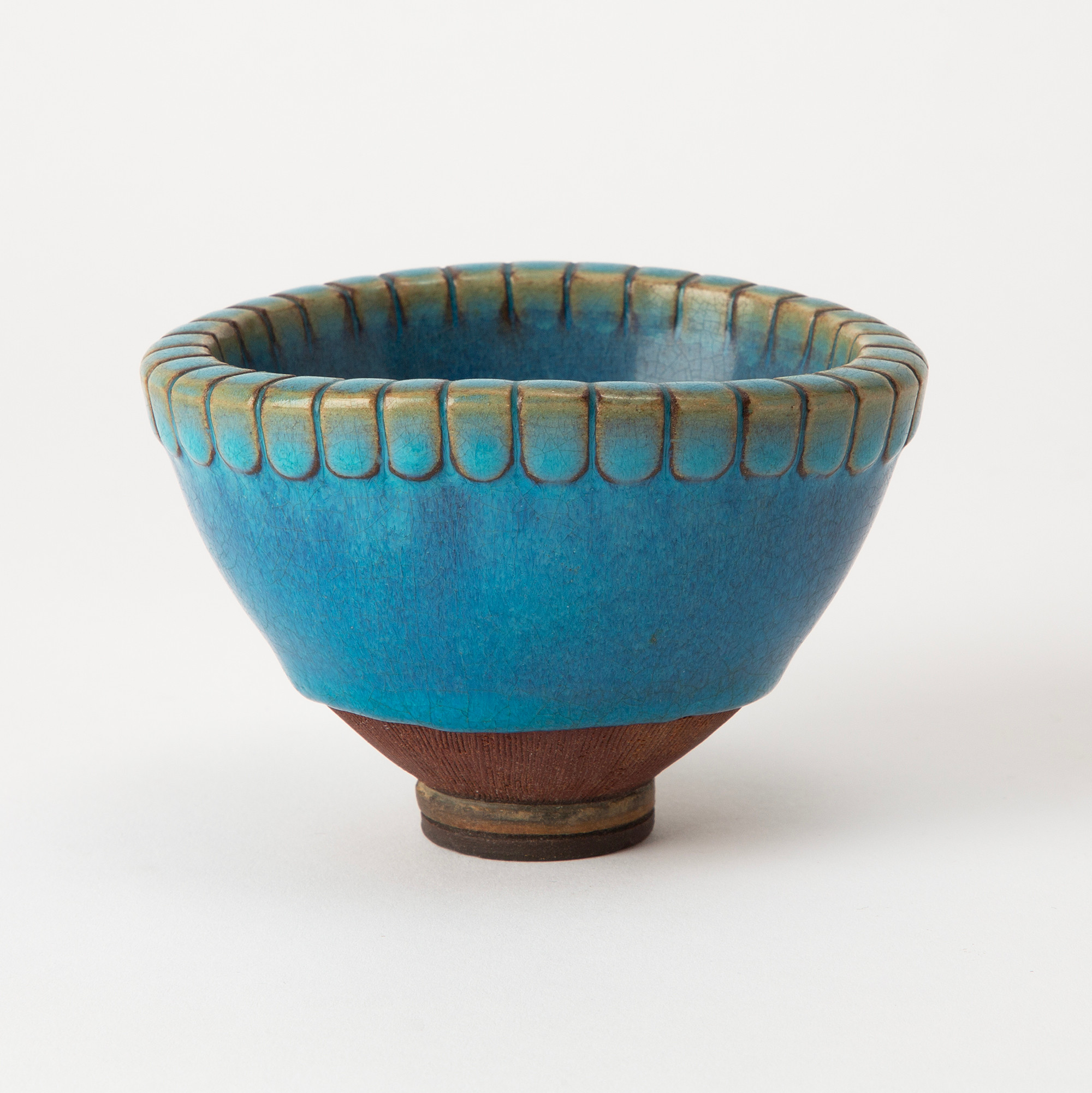 WILHELM KÅGE. Skål, delvis glaserat stengods, Gustavsberg Studio, Farsta, årsbokstav S, 1949.