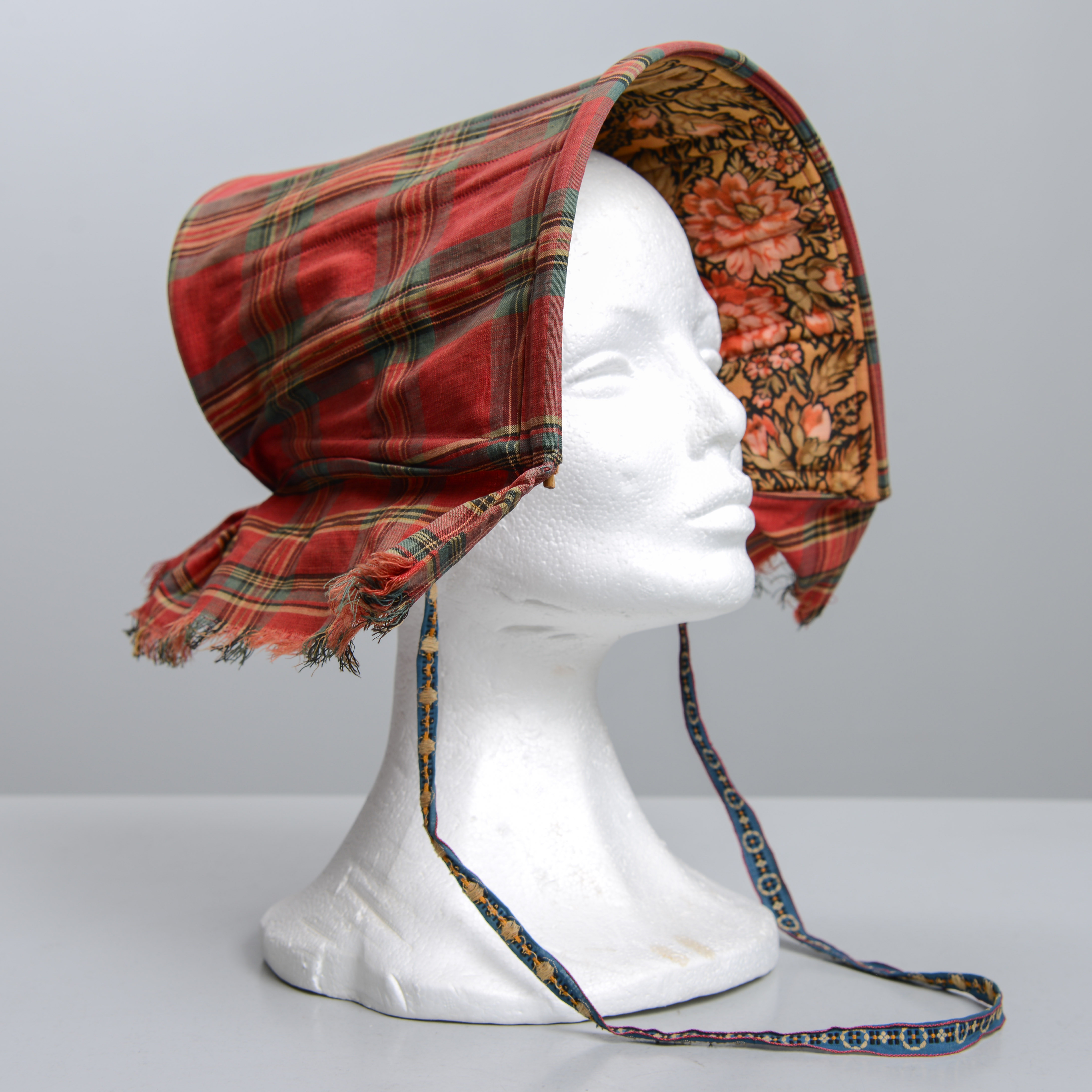 HÄTTA, s.k. "kråka", flodadräkten, 1800-tal.