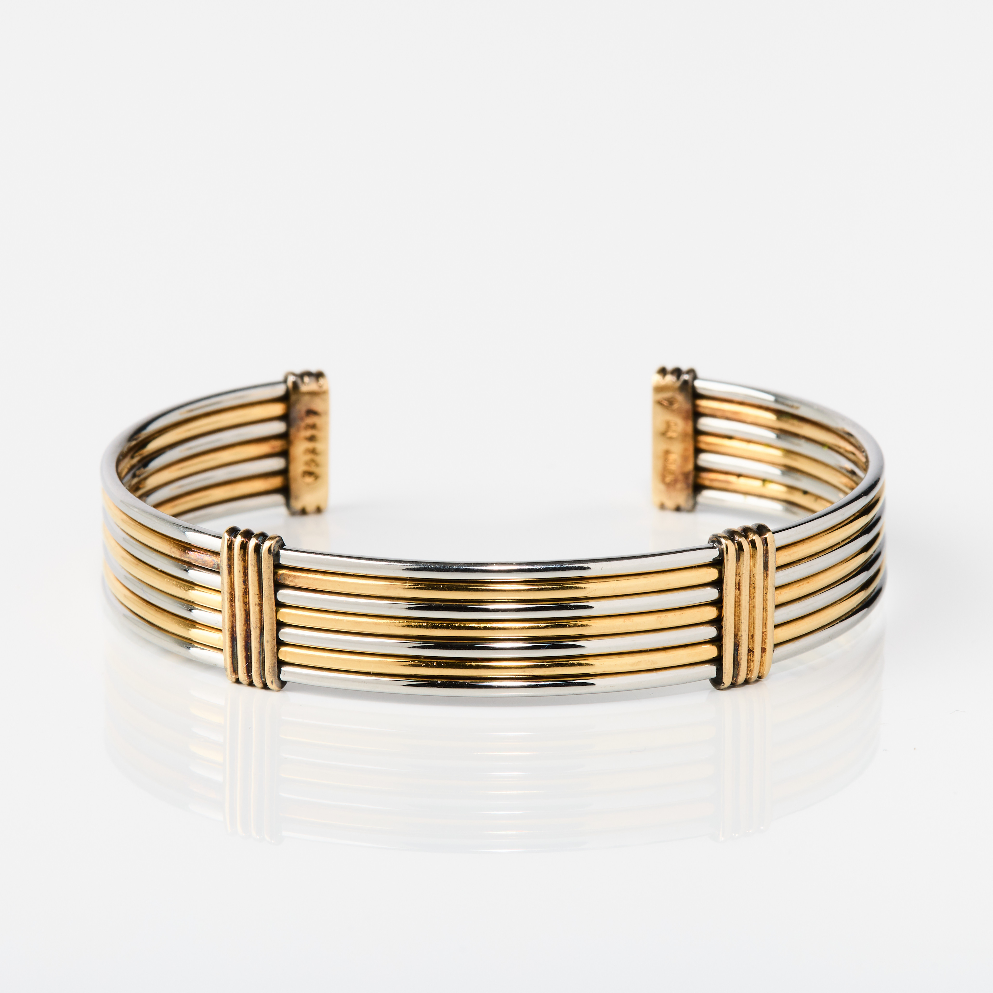 CARTIER. Armring, 18K tvåfärgat guld, Paris 1990-tal.