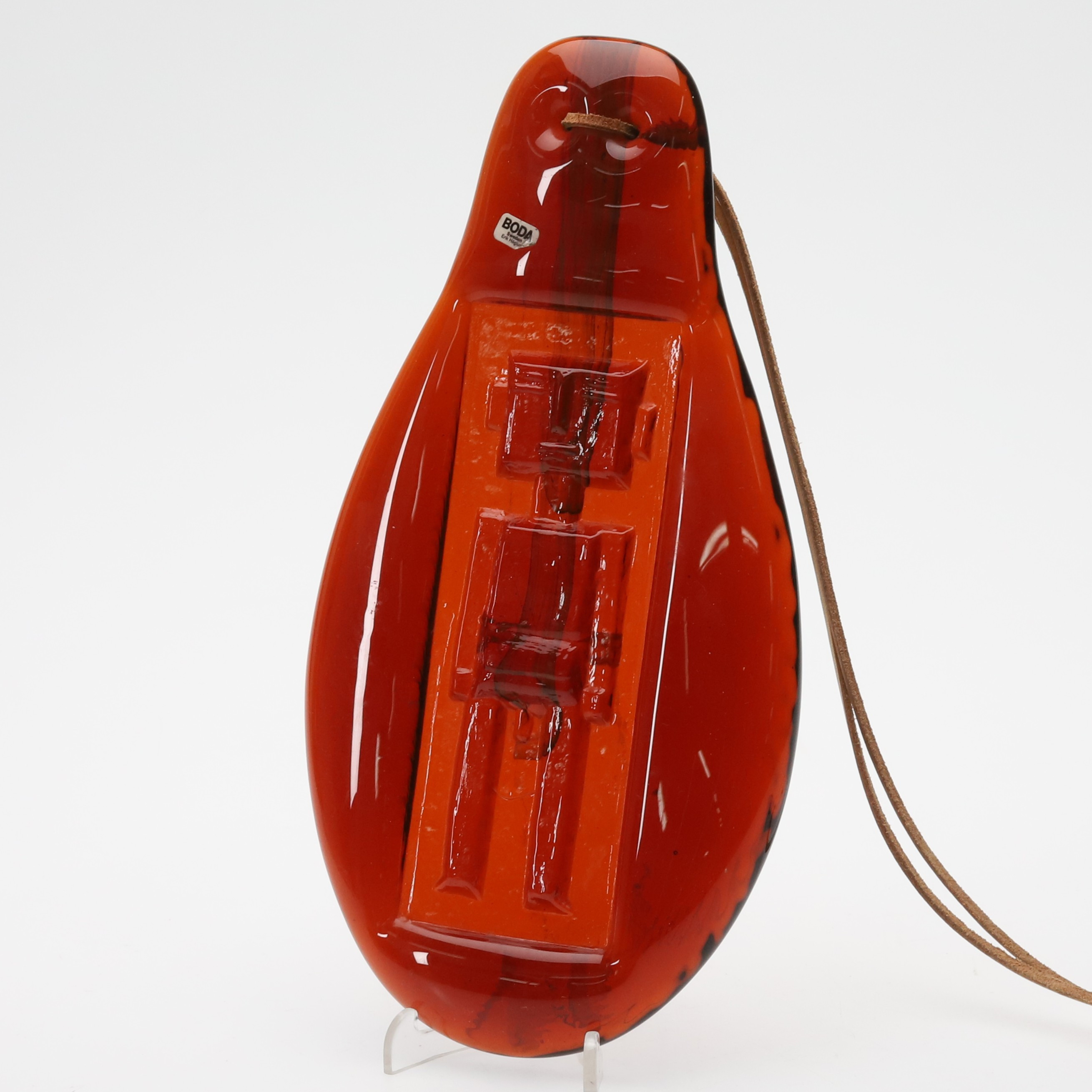 ERIK HÖGLUND. FÖNSTERMEDALJONG, glas, etikett-märkt Boda, 1950/60-tal.