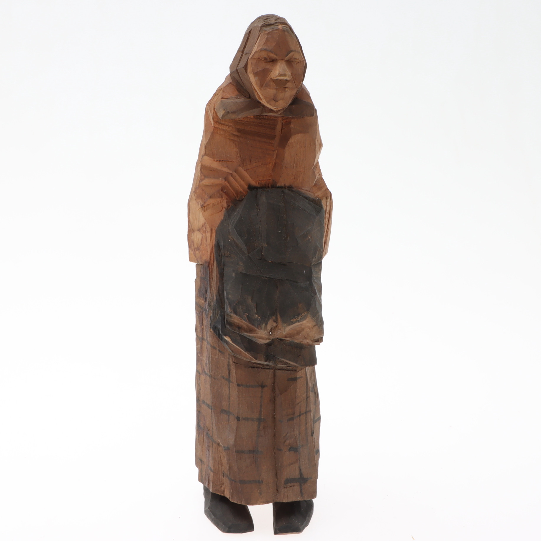 AXEL "DÖDERHULTARN" PETERSSON. Skulptur, Gumma, ur "Auktionen", snidat trä, hand- och stämpelsignerad, daterad 1918.