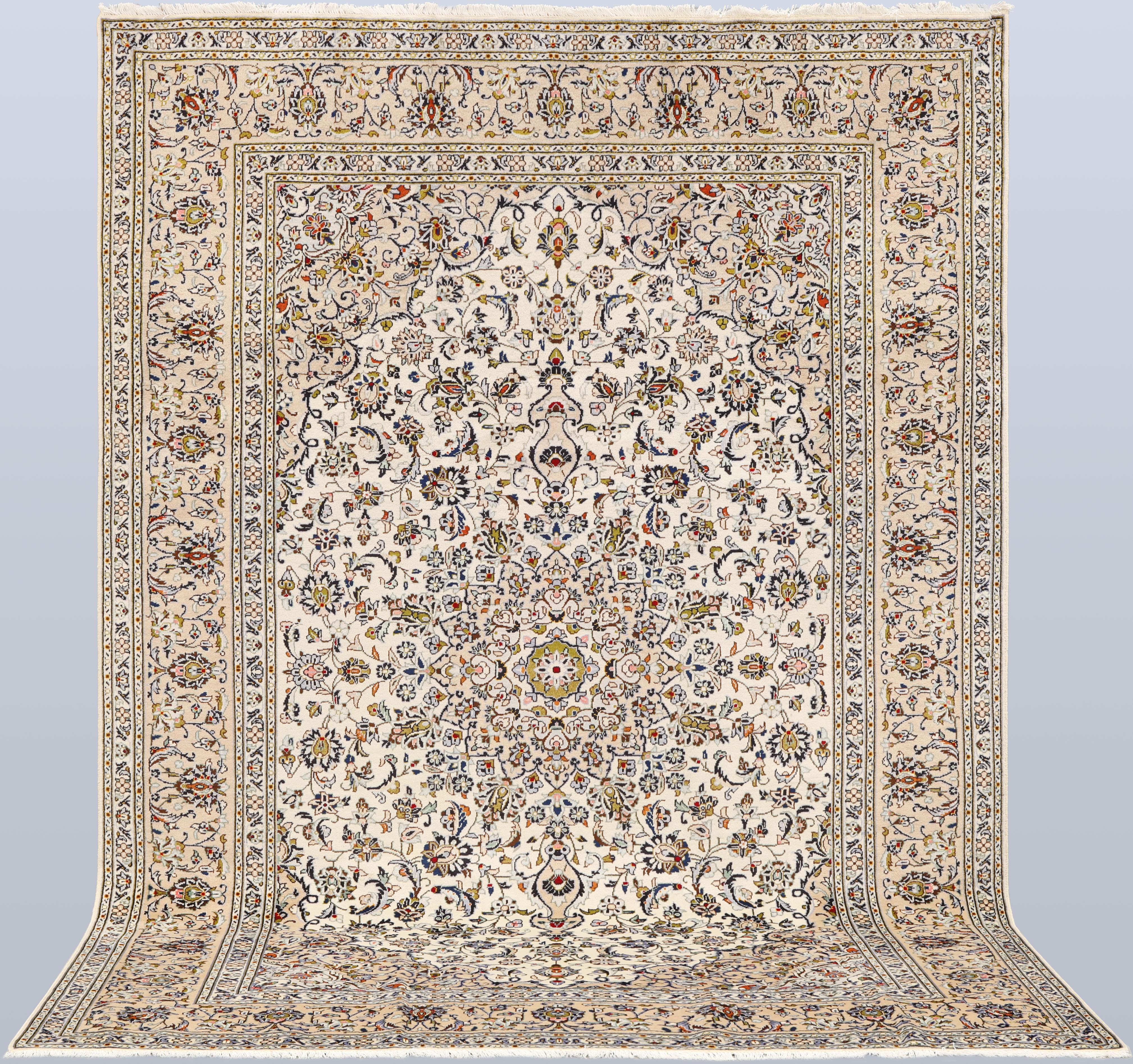 MATTA. Ljus Keshan, 342 x 240 cm.
