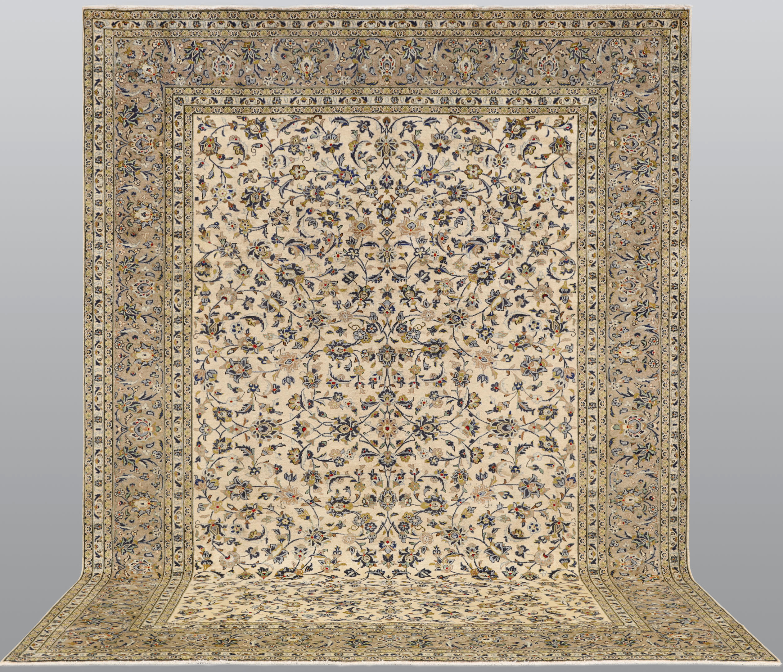 MATTA. Ljus Keshan, 396 x 293 cm.