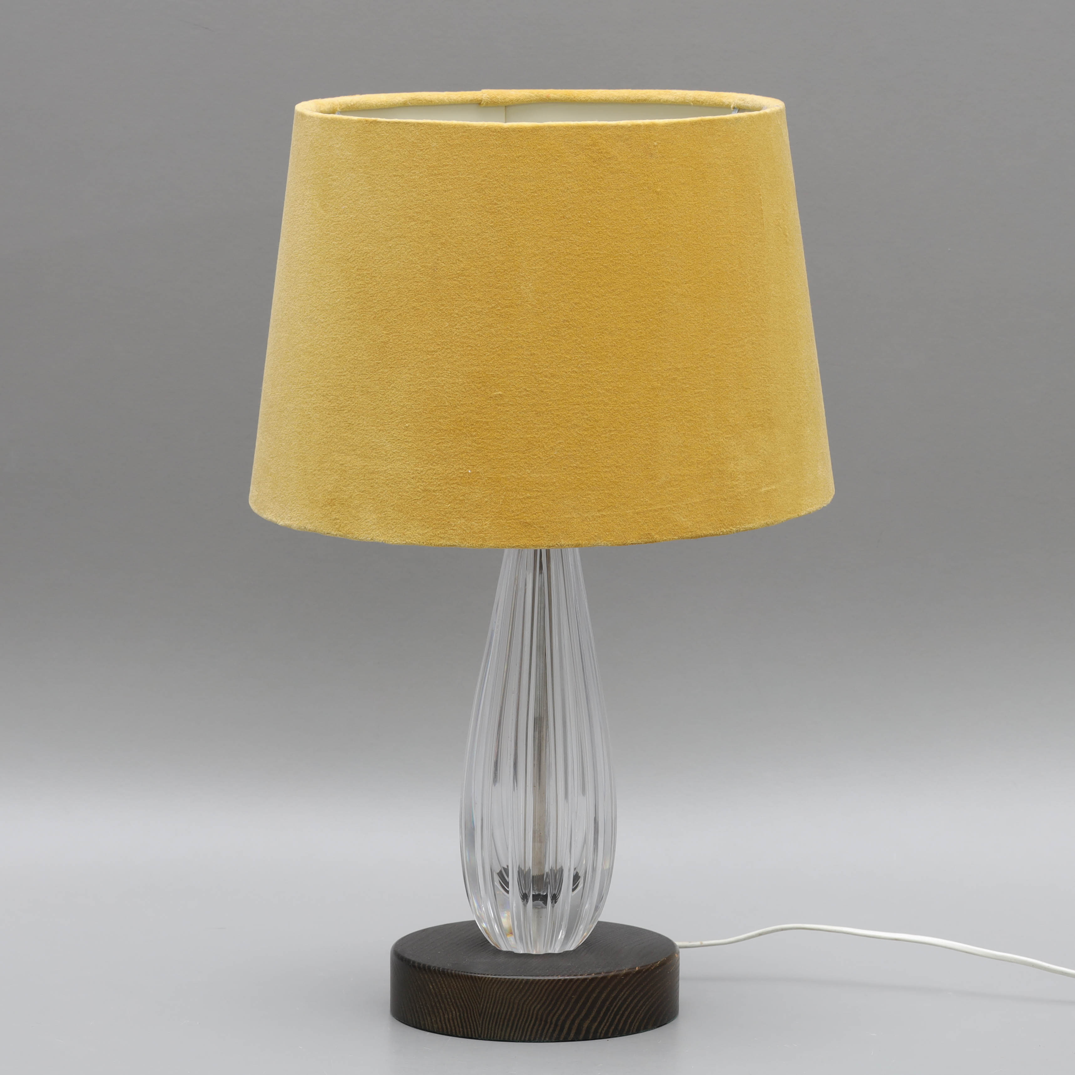 BORDSLAMPA, glas samt bemålat trä, 1900-talets andra hälft.