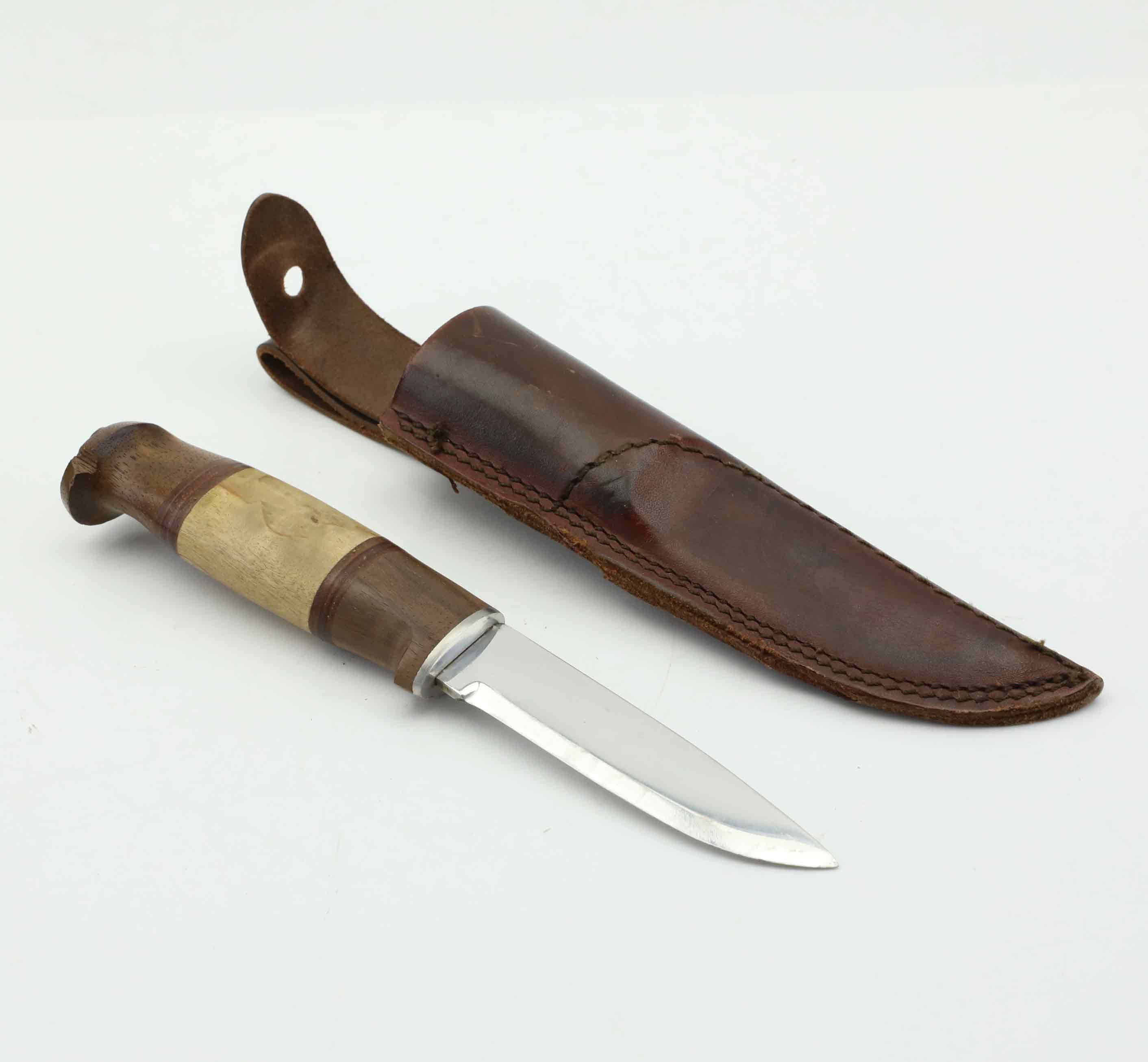 JAKTKNIV, Masurbjörk, läder och ek, Helle Norway.