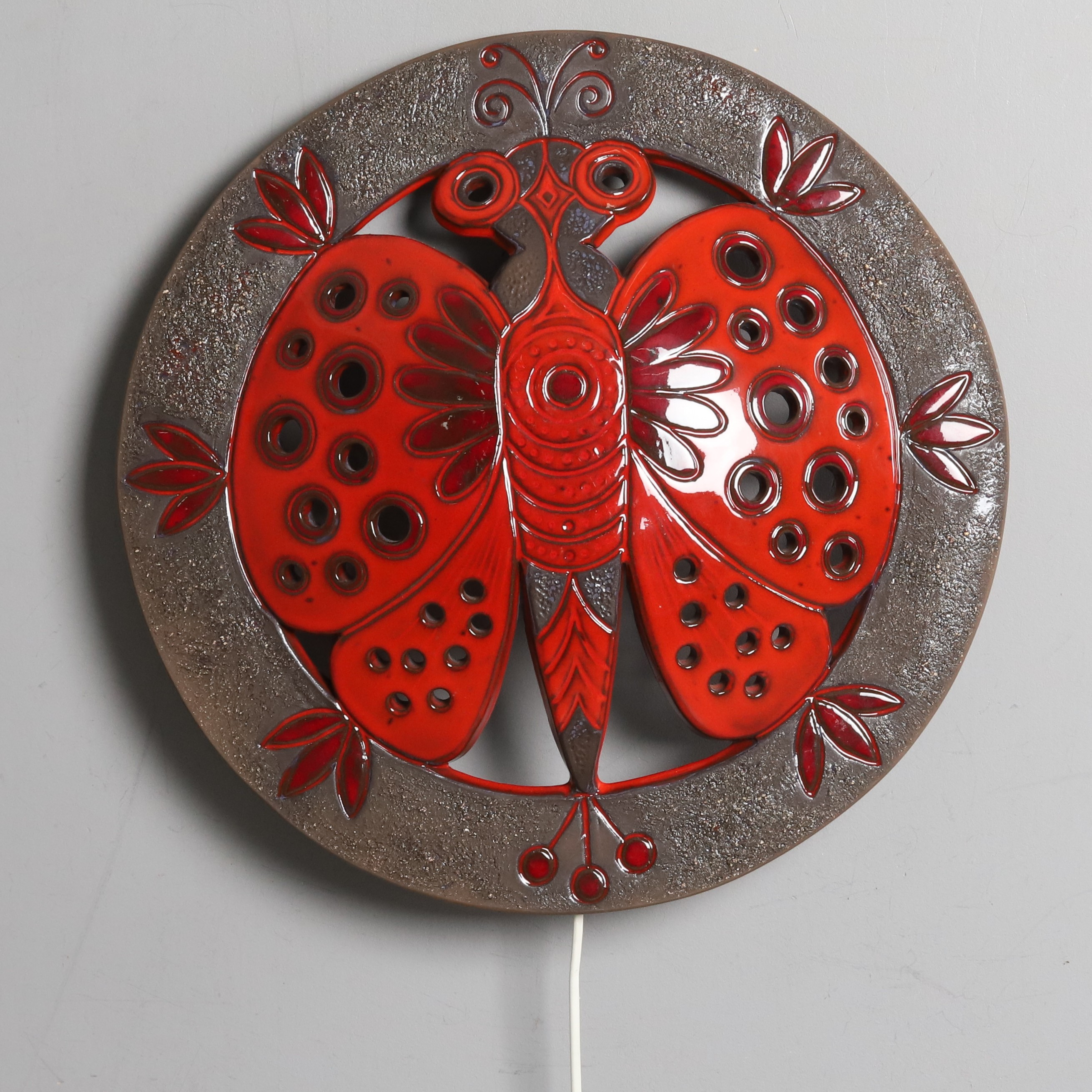 NORRMAN, VÄGGLAMPA, glaserat lergods, Motala, 1974.