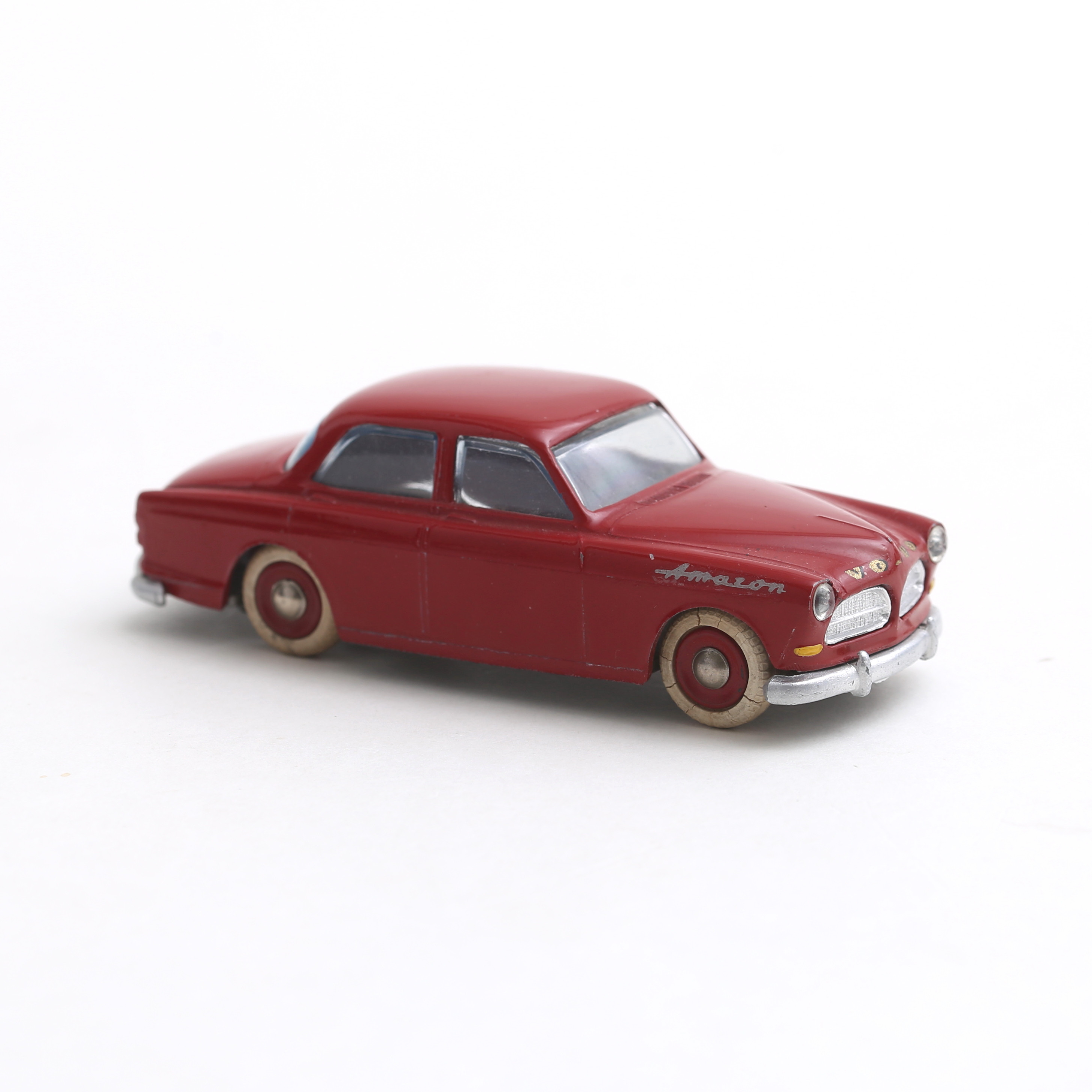 MODELLBIL, Tekno 810, Volvo Amazon, röd.