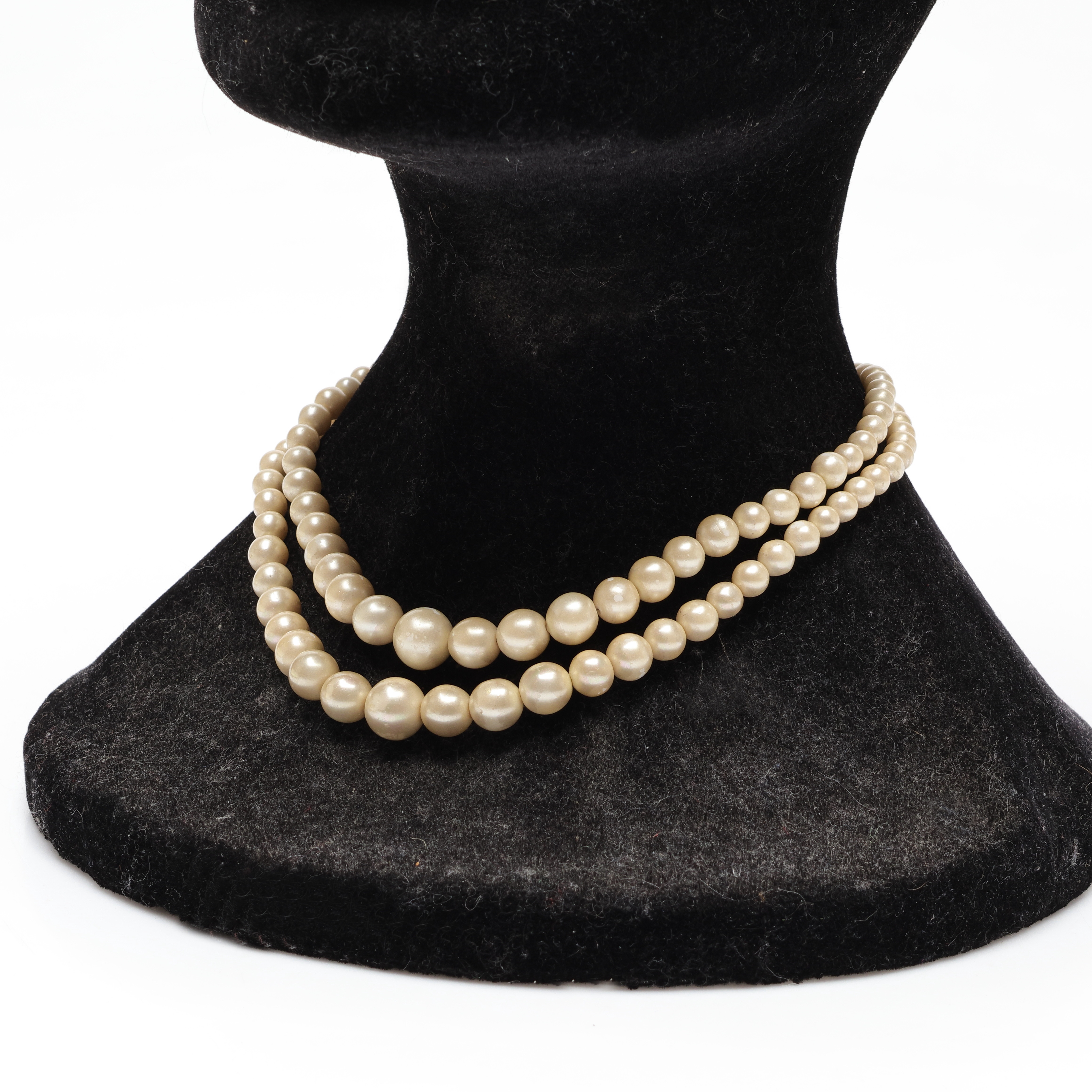 CHRISTIAN DIOR. Pärlcollier, bijouteri, tvåradigt, 1959.