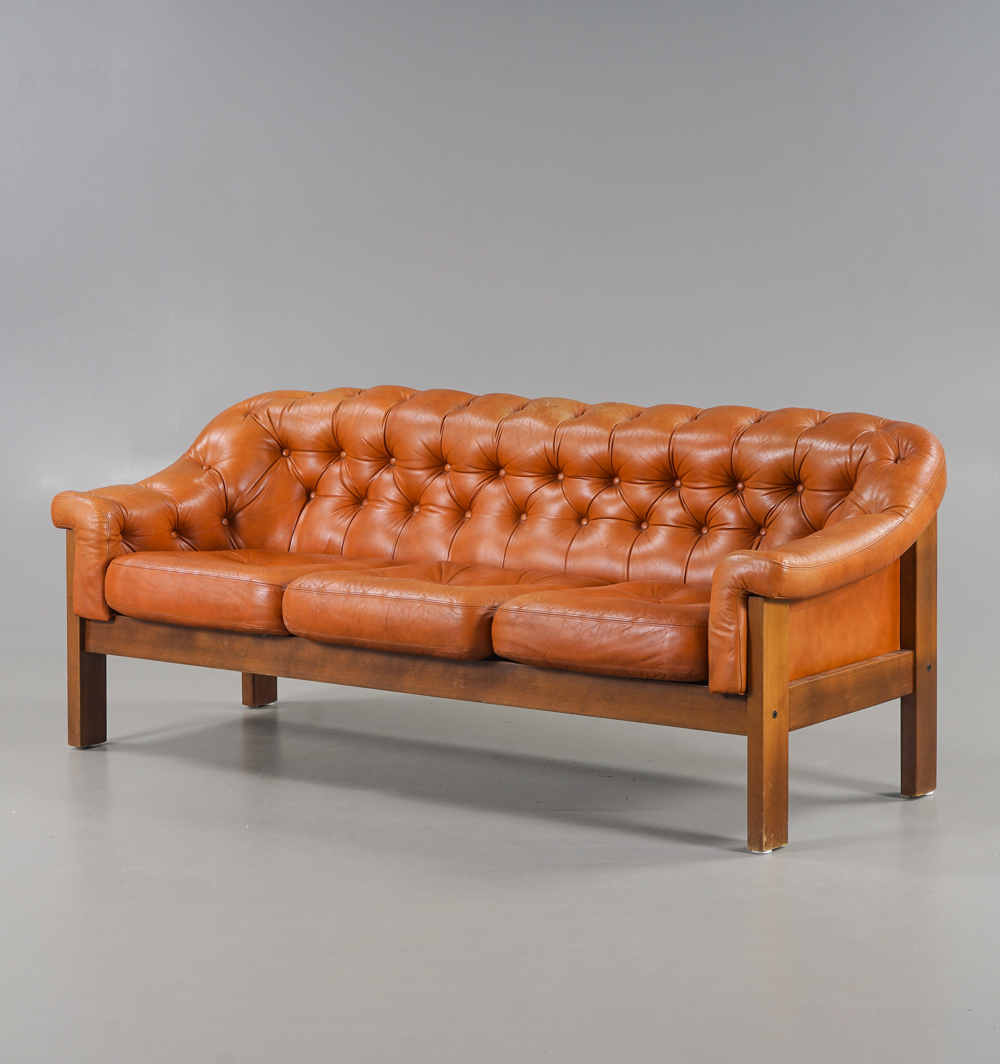 SOFFA Bok & rödbrun skinnklädsel, Skandinavien, 1970-tal.