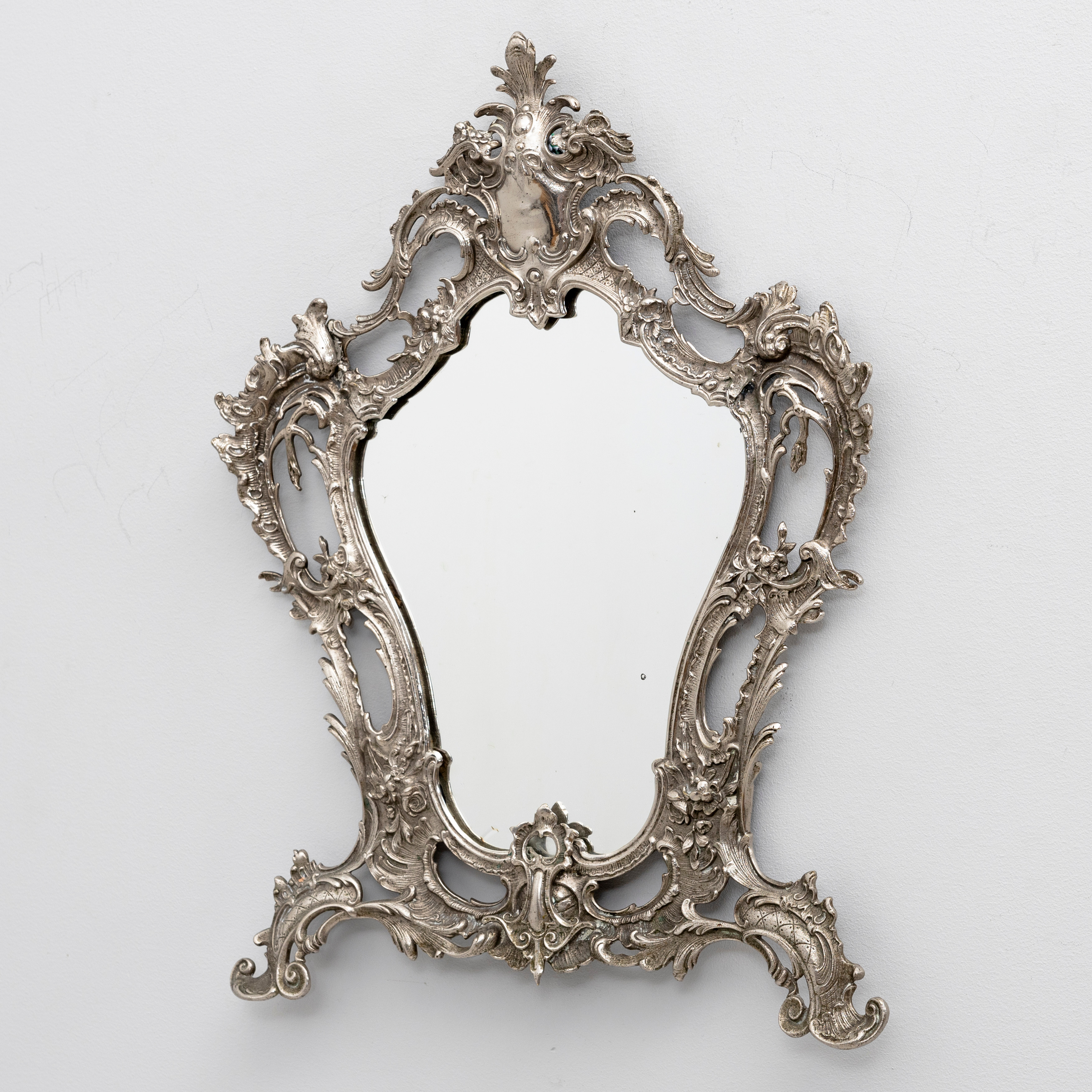 SPEGEL, vitmetall, rokokostil, 1900-tal.