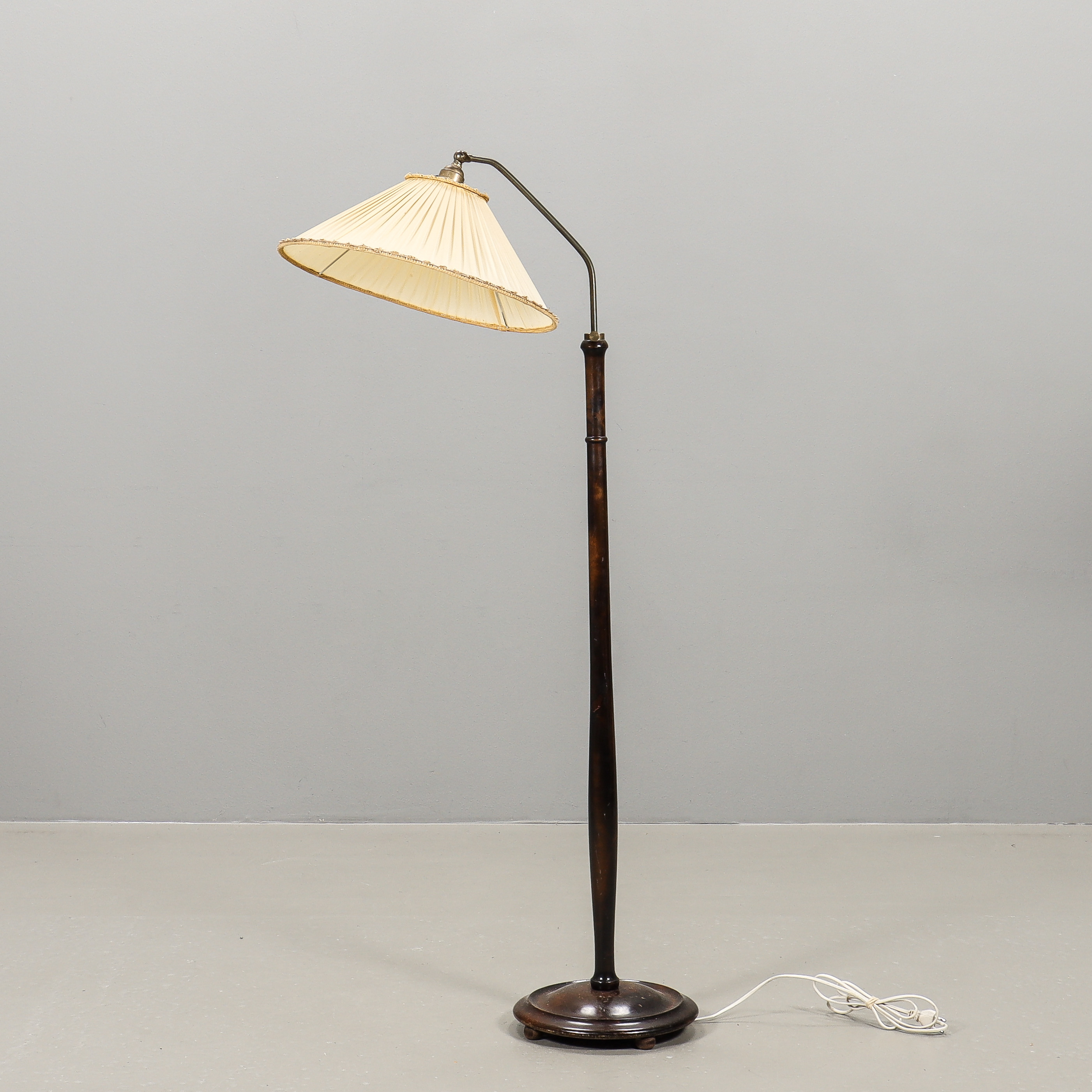 GOLVLAMPA, 1900-talets första hälft.