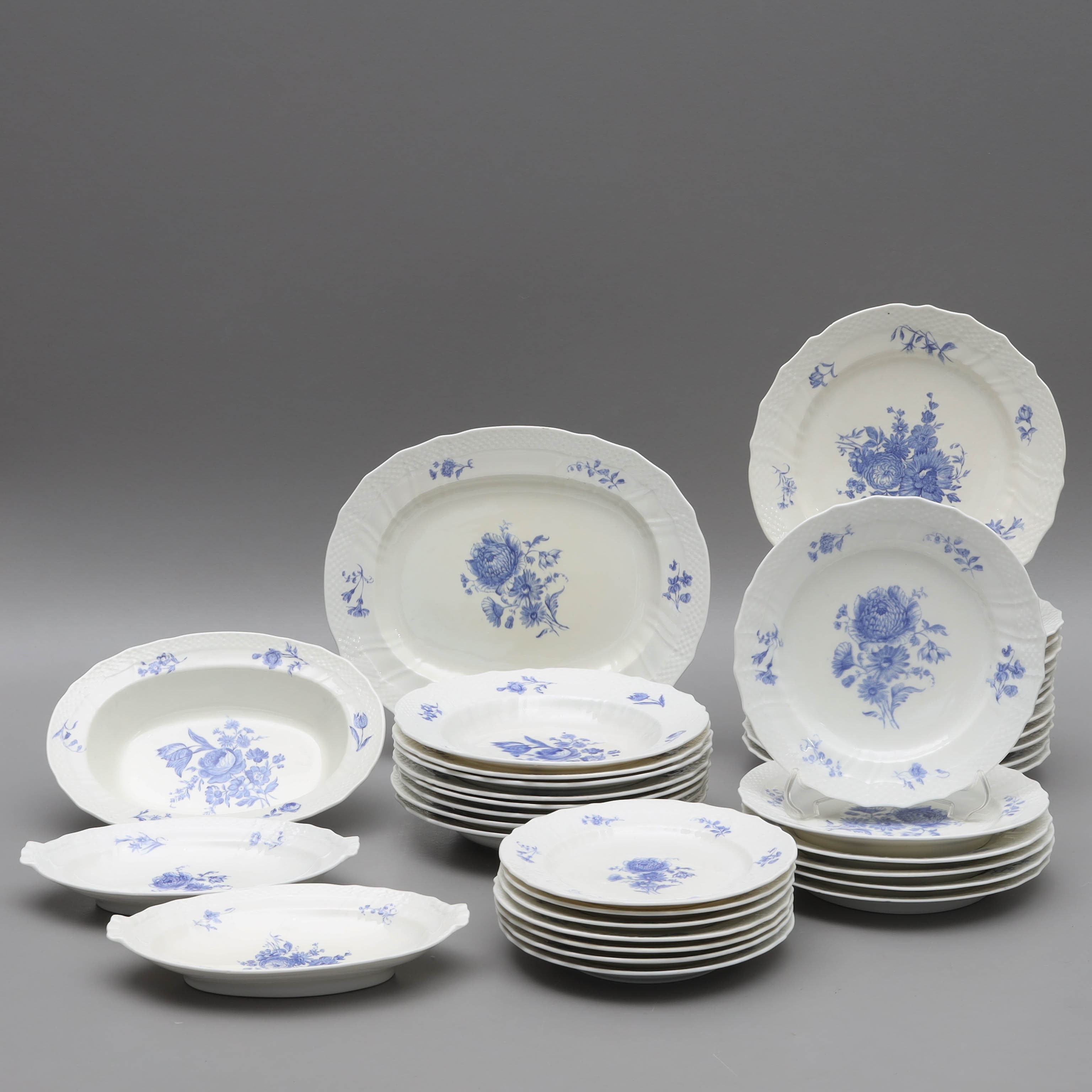 SERVISDELAR, 38 delar, "Triumf", Gustavsberg, 1900-talets första hälft.